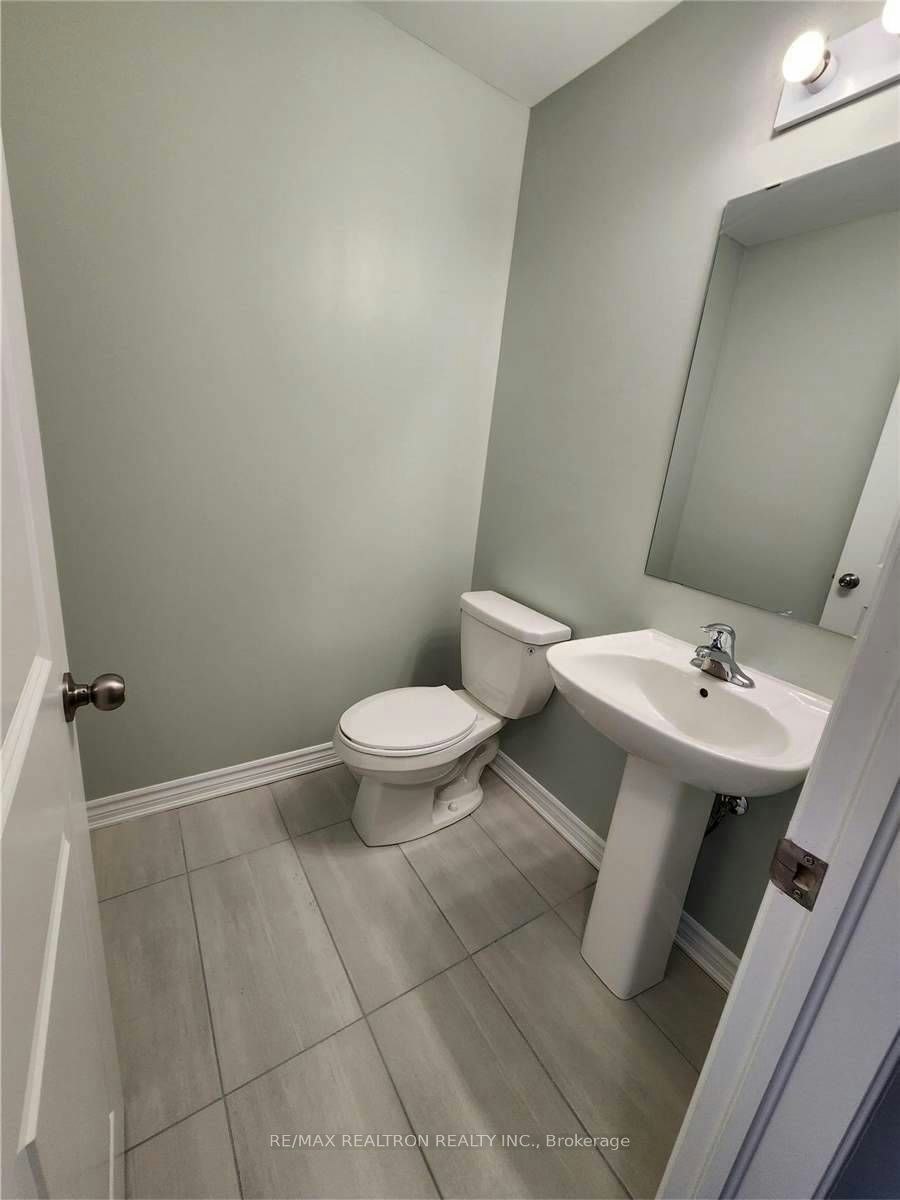 8 Royal Collection Way, Whitby, ON, L1P 0P1 - 5