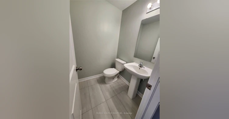8 Royal Collection Way, Whitby, ON, L1P 0P1 - 5