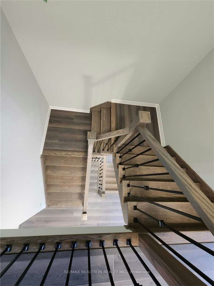 8 Royal Collection Way, Whitby, ON, L1P 0P1 - 17