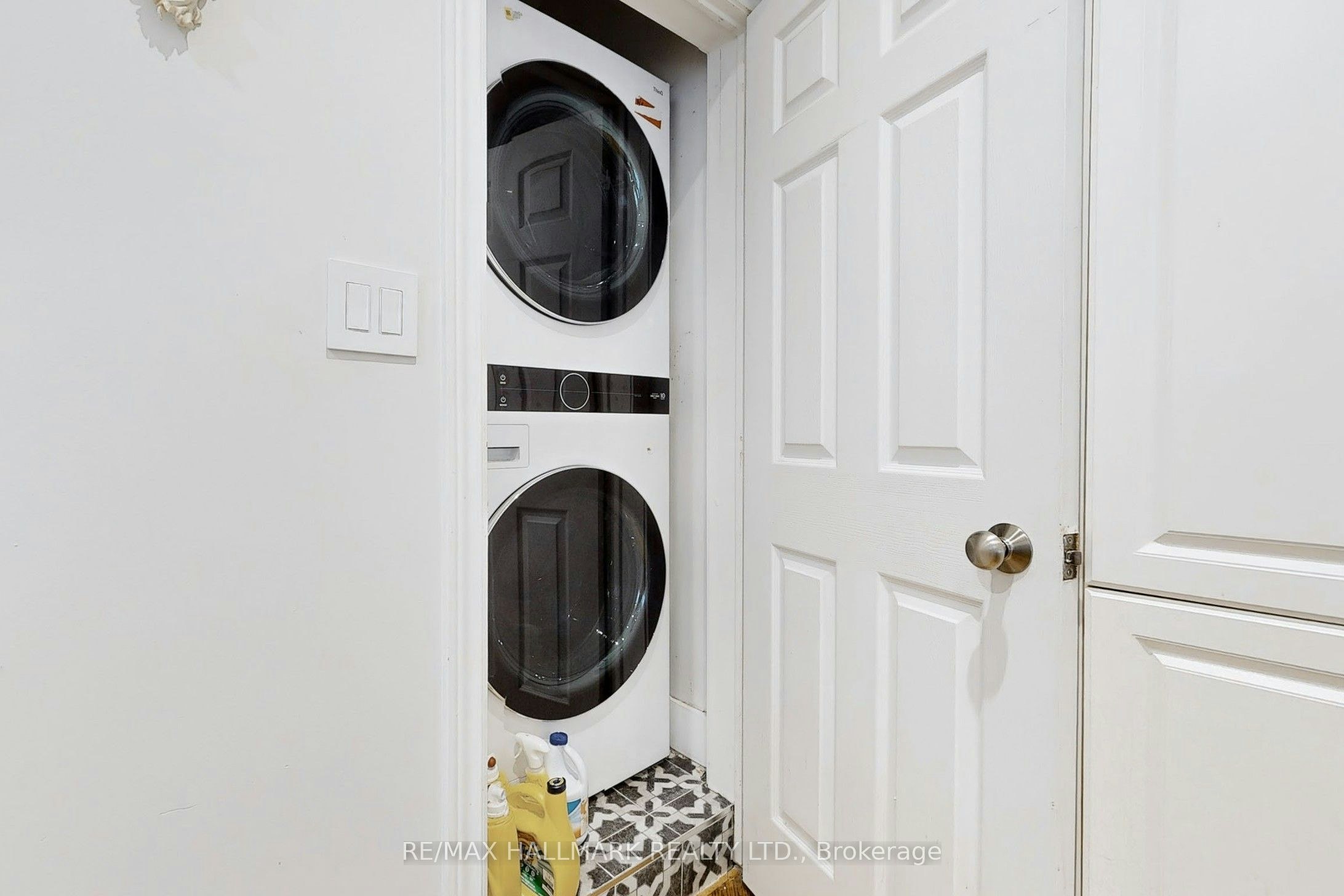 Main/Second Floor-20 Glenfern Avenue, Toronto, ON, M4E 1B7 - 26