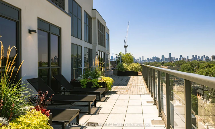 403-1331 Queen Street E