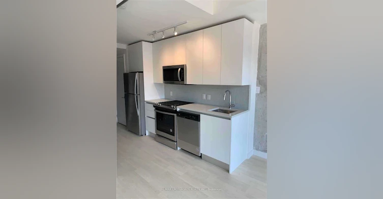 301-246 Logan Avenue, Toronto, ON, M4M 0E9 - 5