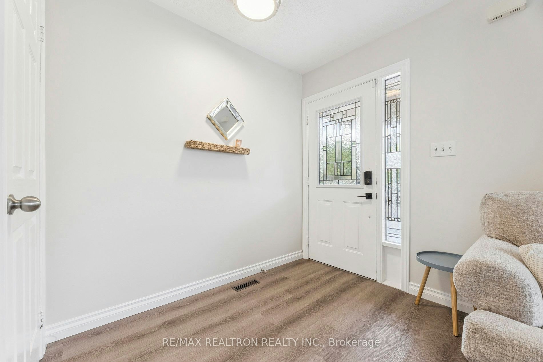 27 Haverhill Crescent, Whitby, ON, L1R 3E7 - 3