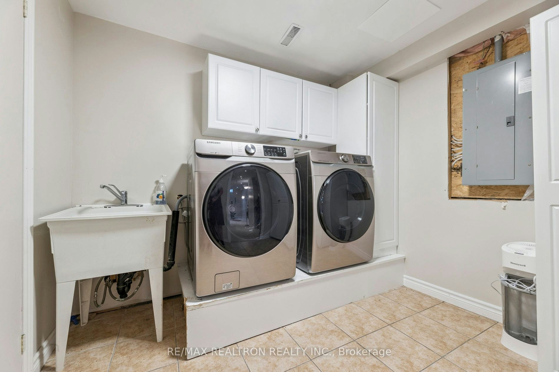 27 Haverhill Crescent, Whitby, ON, L1R 3E7 - 25