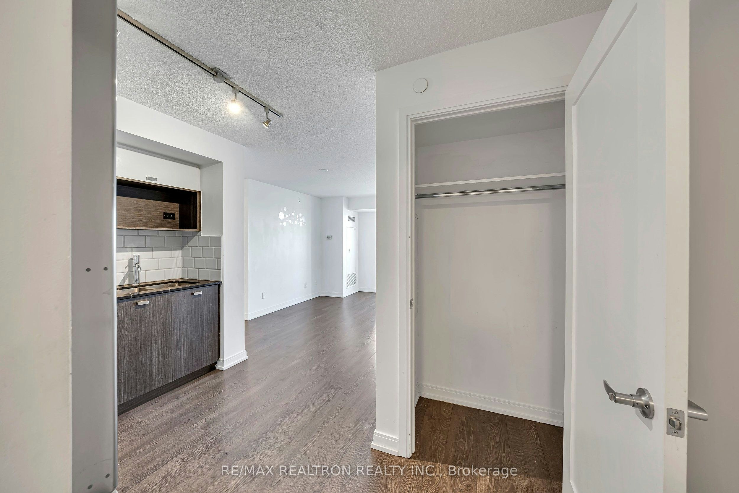 1405-255 Village Green Square, Toronto, ON, M1S 0L7 - 5