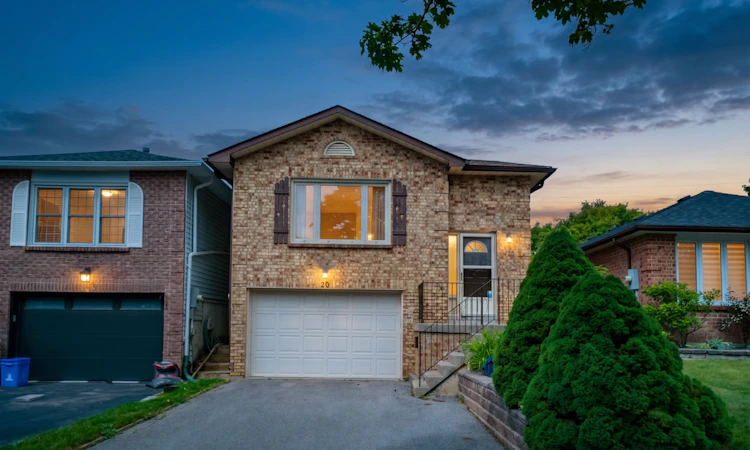 20 Mcfeeters Crescent