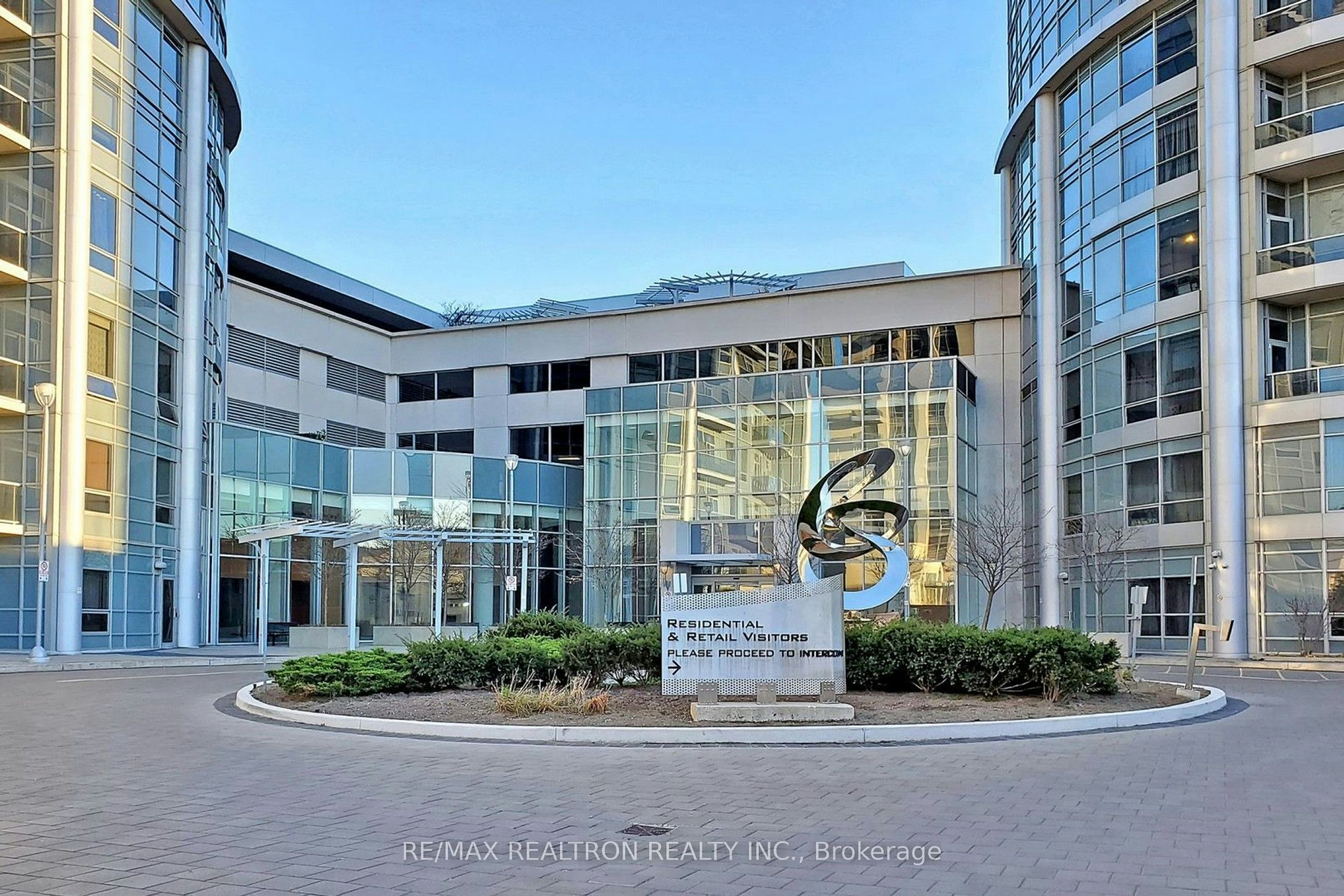 911-125 Village Green Square, Toronto, ON, M1S 0G3 - 2