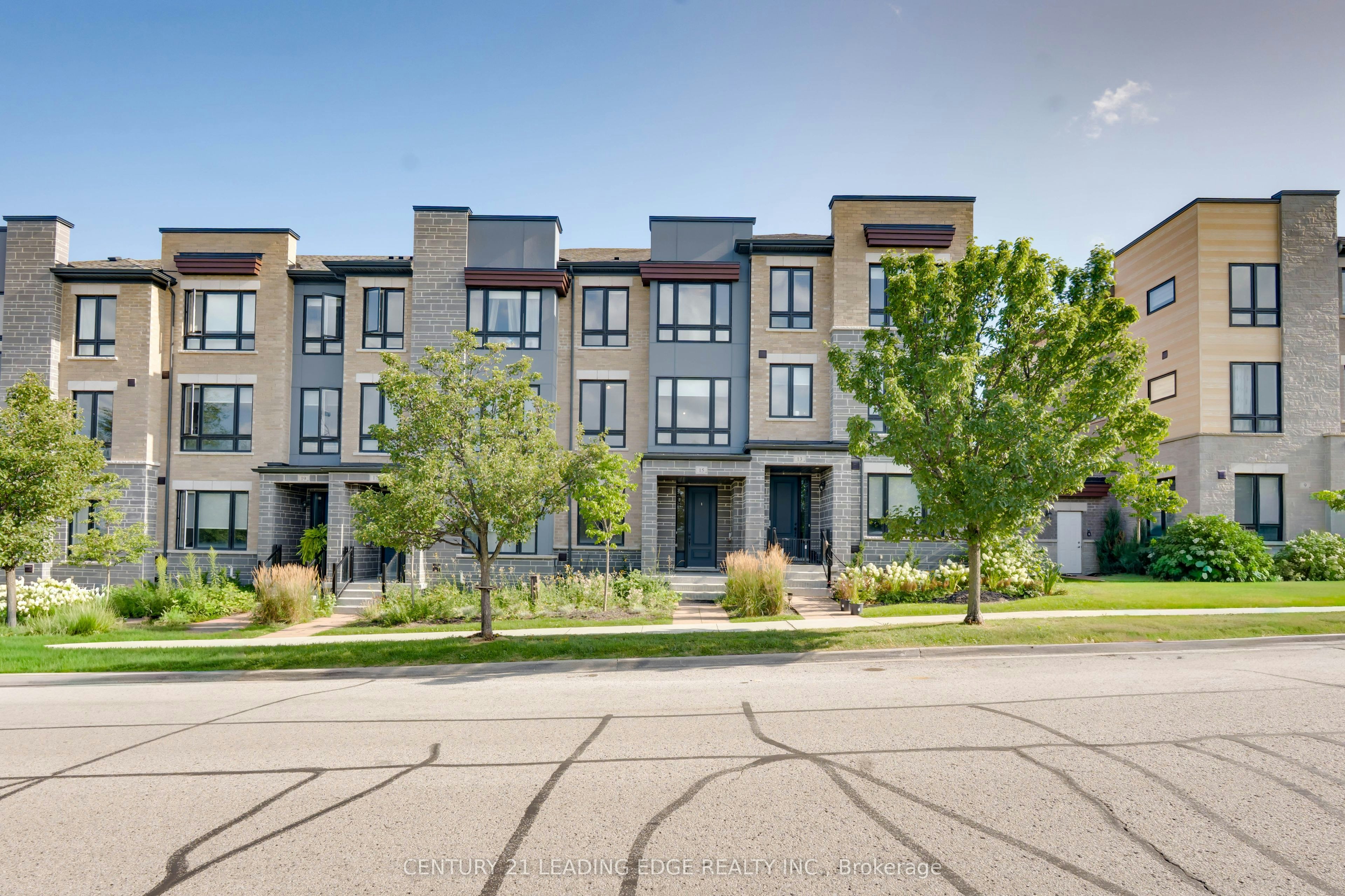 15 Haydock Way, Whitby, ON, L1N 9X4