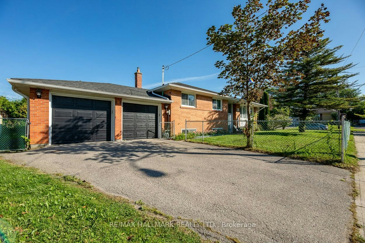 28 Fermoy Road, Toronto, ON, M1M 3J4