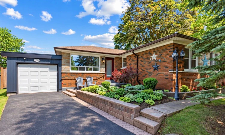 72 Woodgarden Crescent