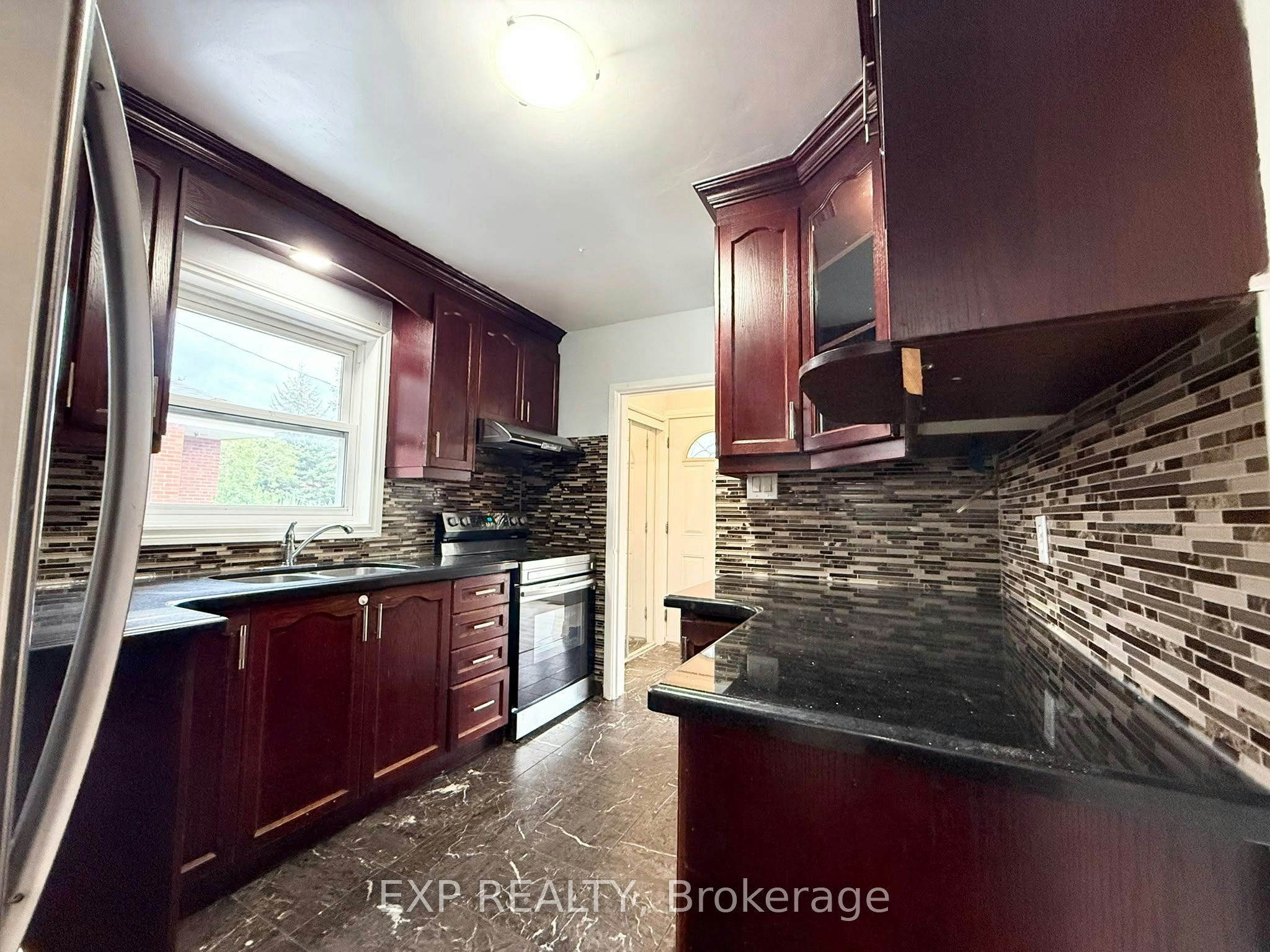 28 Seminole Avenue, Toronto, ON, M1J 1N1 - 4