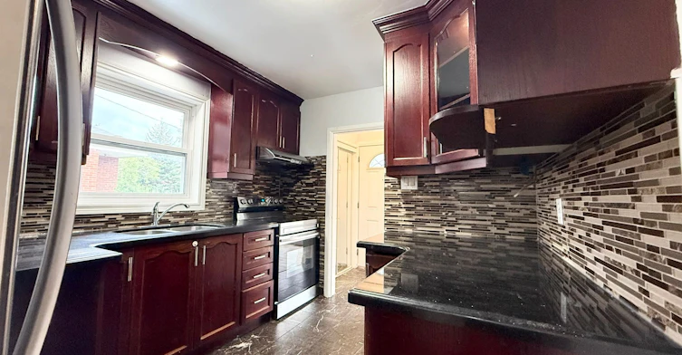 28 Seminole Avenue, Toronto, ON, M1J 1N1 - 4
