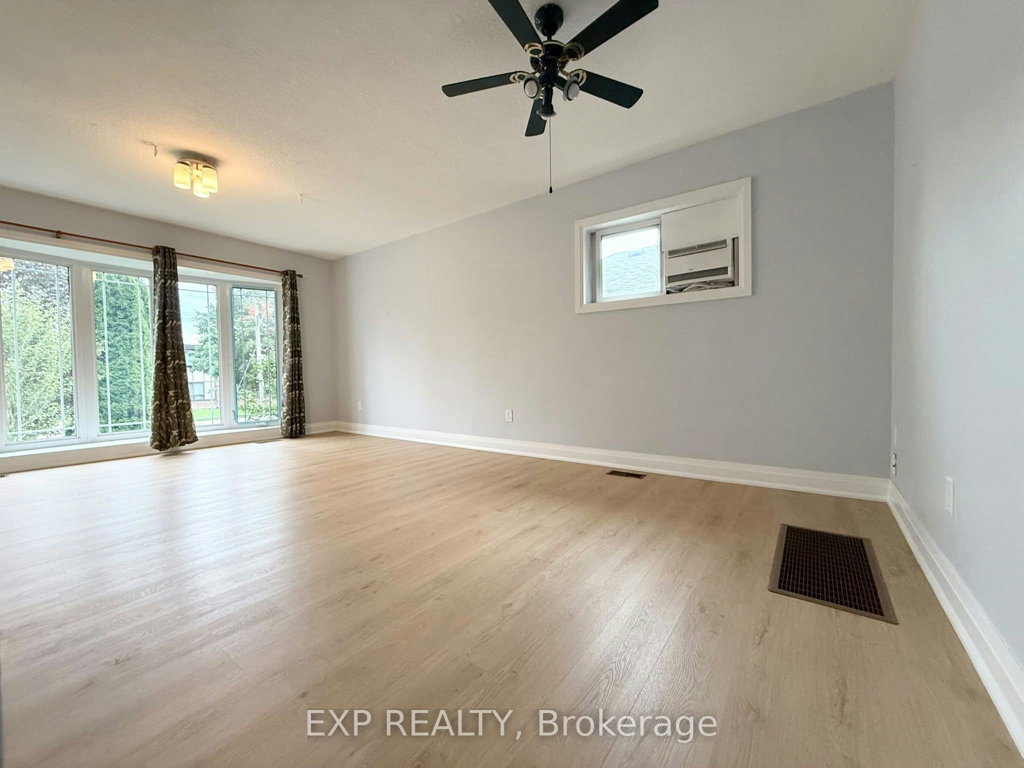 28 Seminole Avenue, Toronto, ON, M1J 1N1 - 9