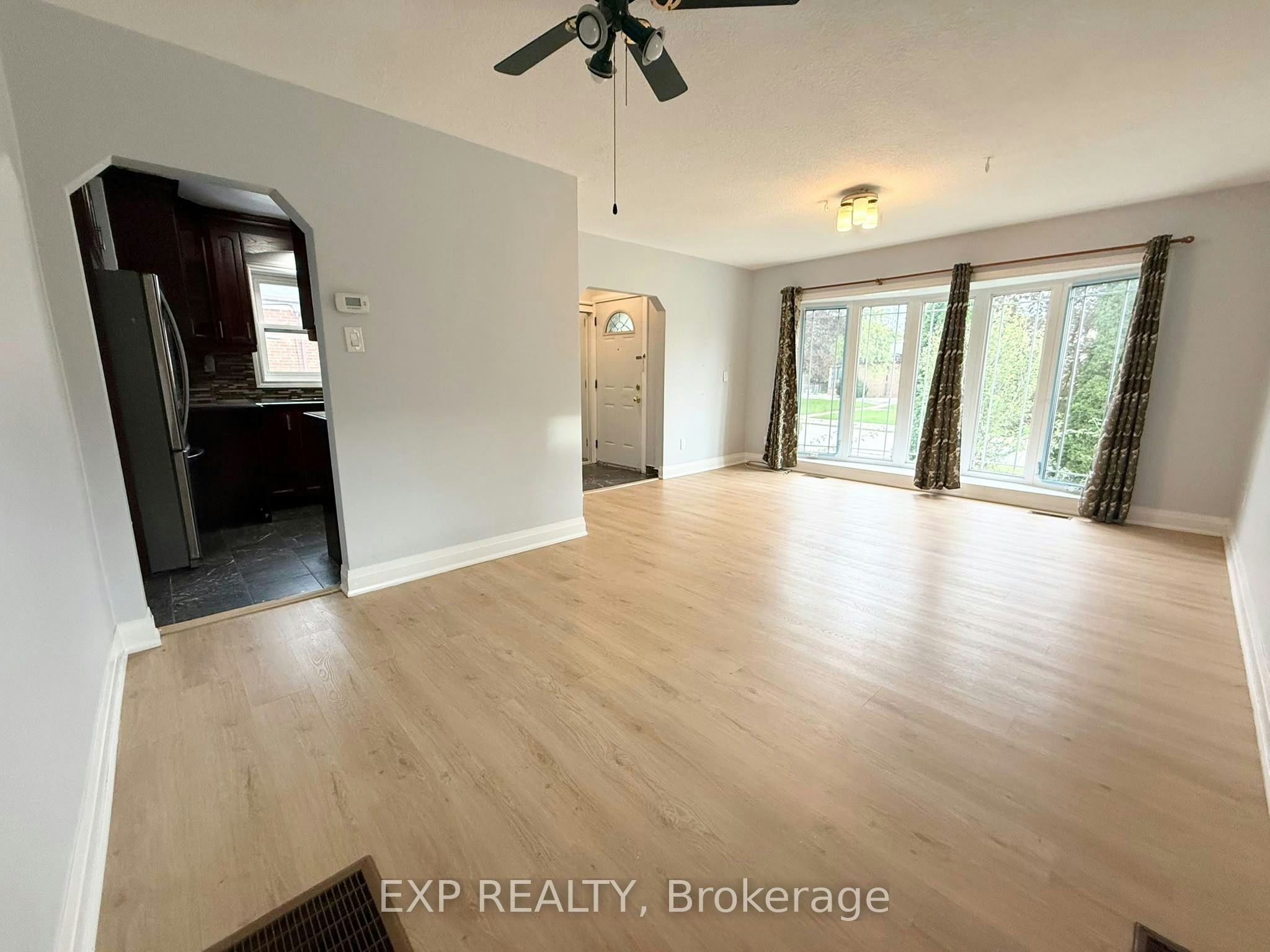 28 Seminole Avenue, Toronto, ON, M1J 1N1 - 8