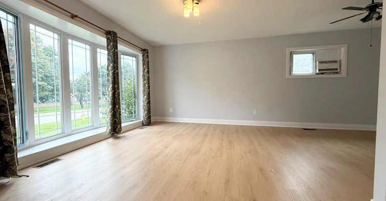 28 Seminole Avenue, Toronto, ON, M1J 1N1 - 7