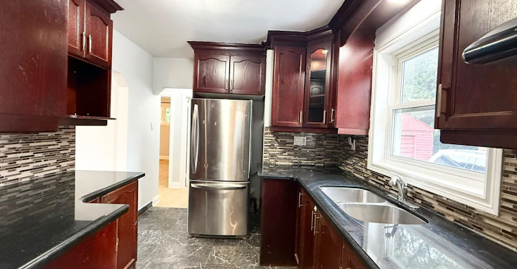 28 Seminole Avenue, Toronto, ON, M1J 1N1 - 3