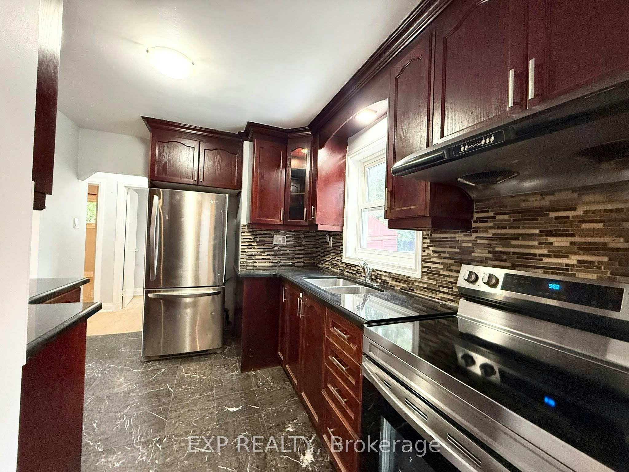 28 Seminole Avenue, Toronto, ON, M1J 1N1 - 5