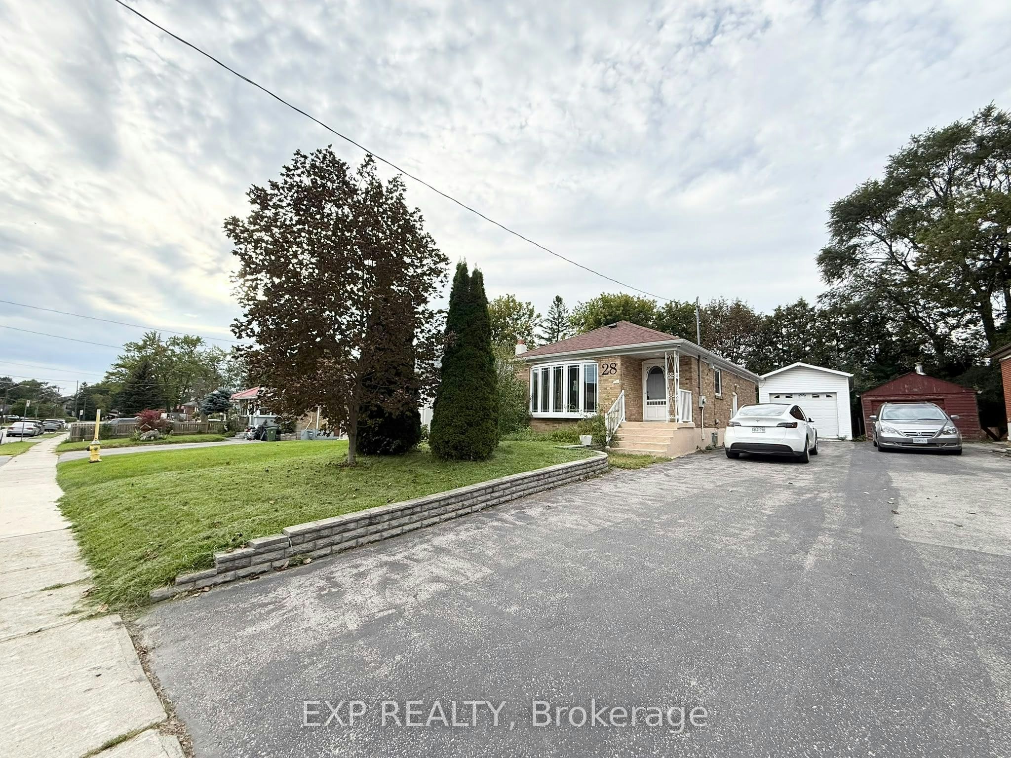 28 Seminole Avenue, Toronto, ON, M1J 1N1 - 2