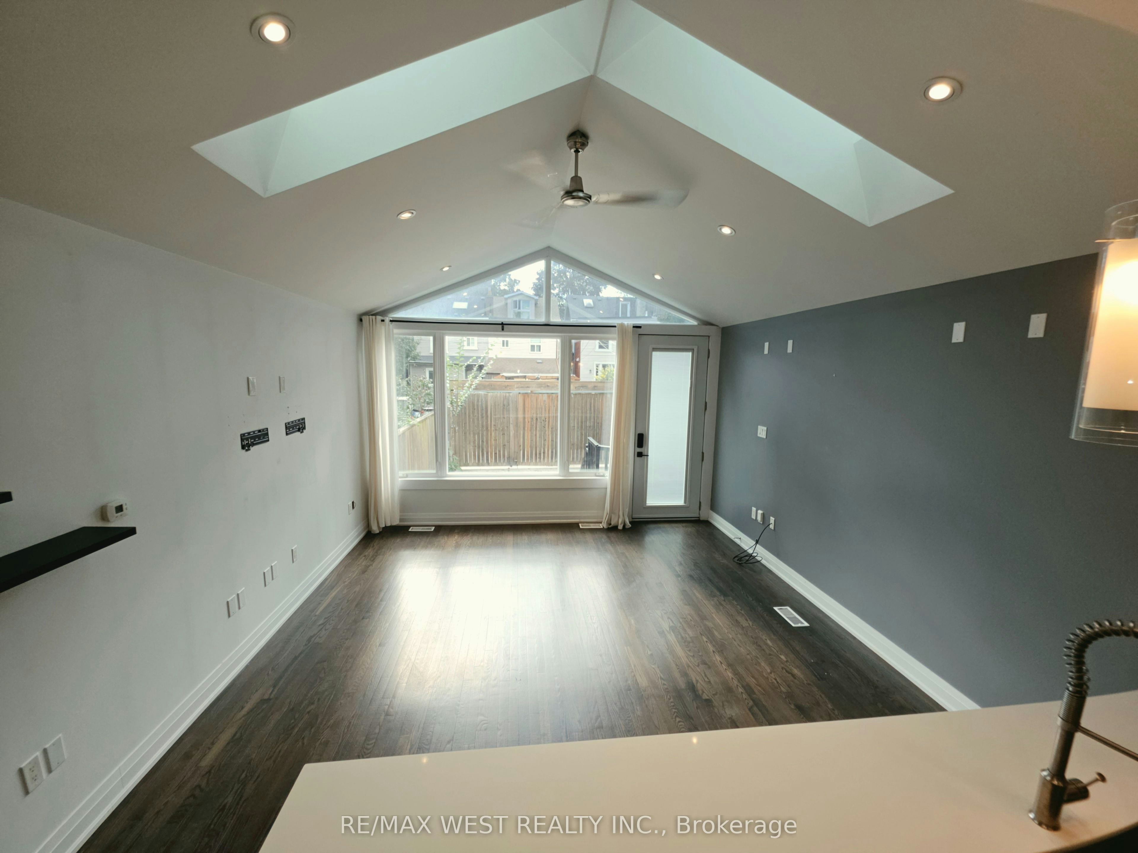 1-64 Galt Avenue, Toronto, ON, M4M 2Z1 - 14