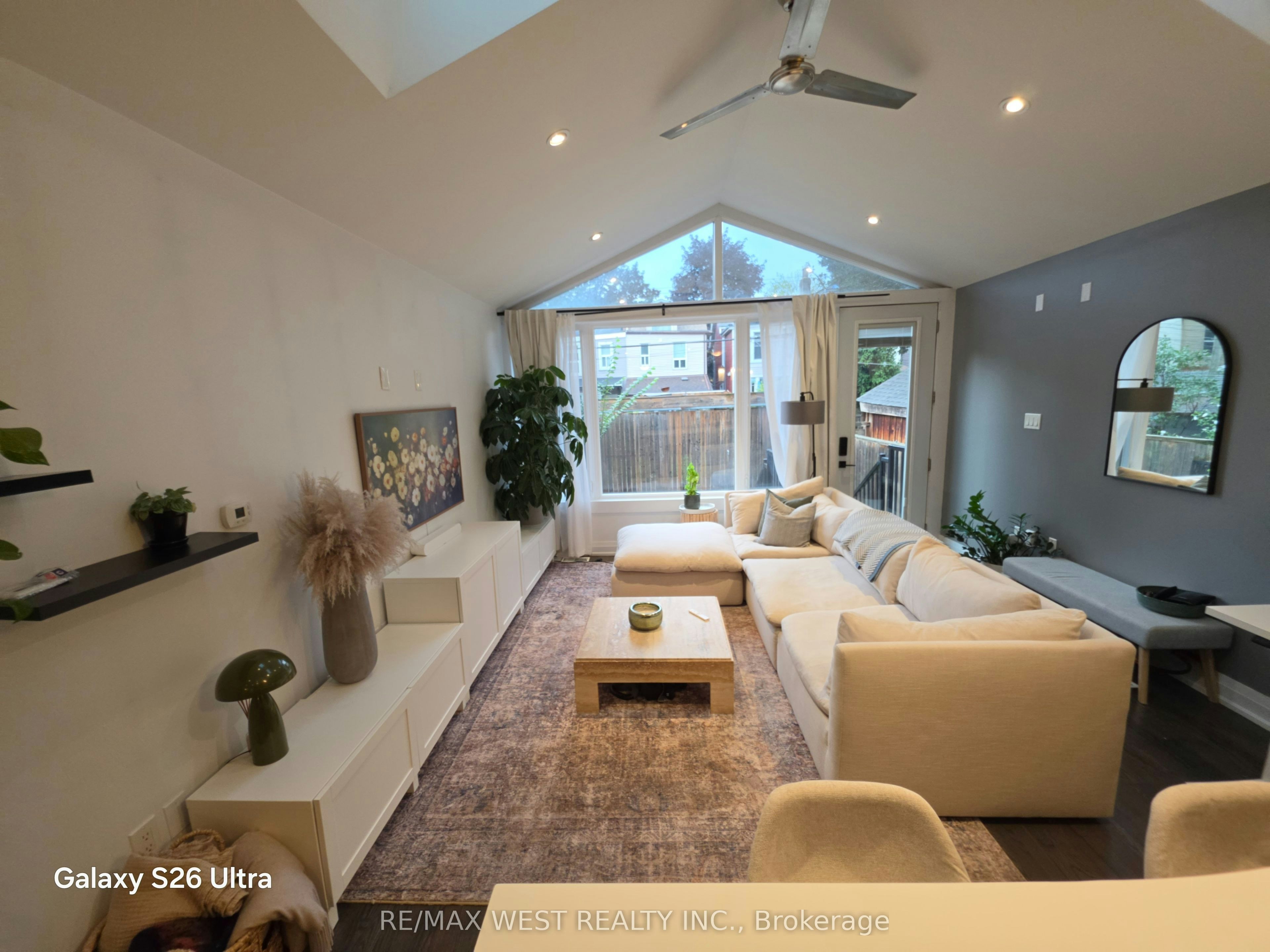 1-64 Galt Avenue, Toronto, ON, M4M 2Z1 - 5