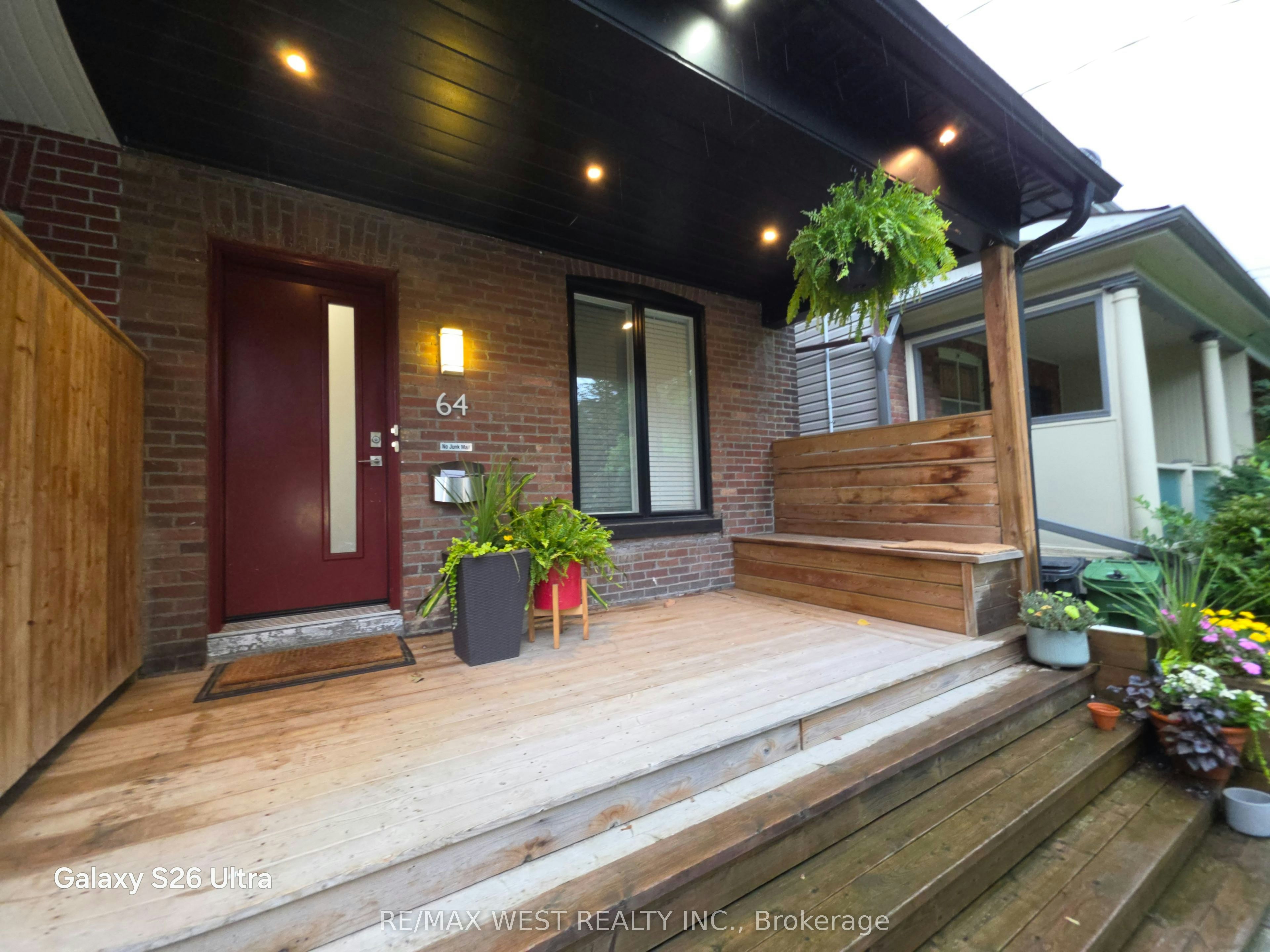 1-64 Galt Avenue, Toronto, ON, M4M 2Z1