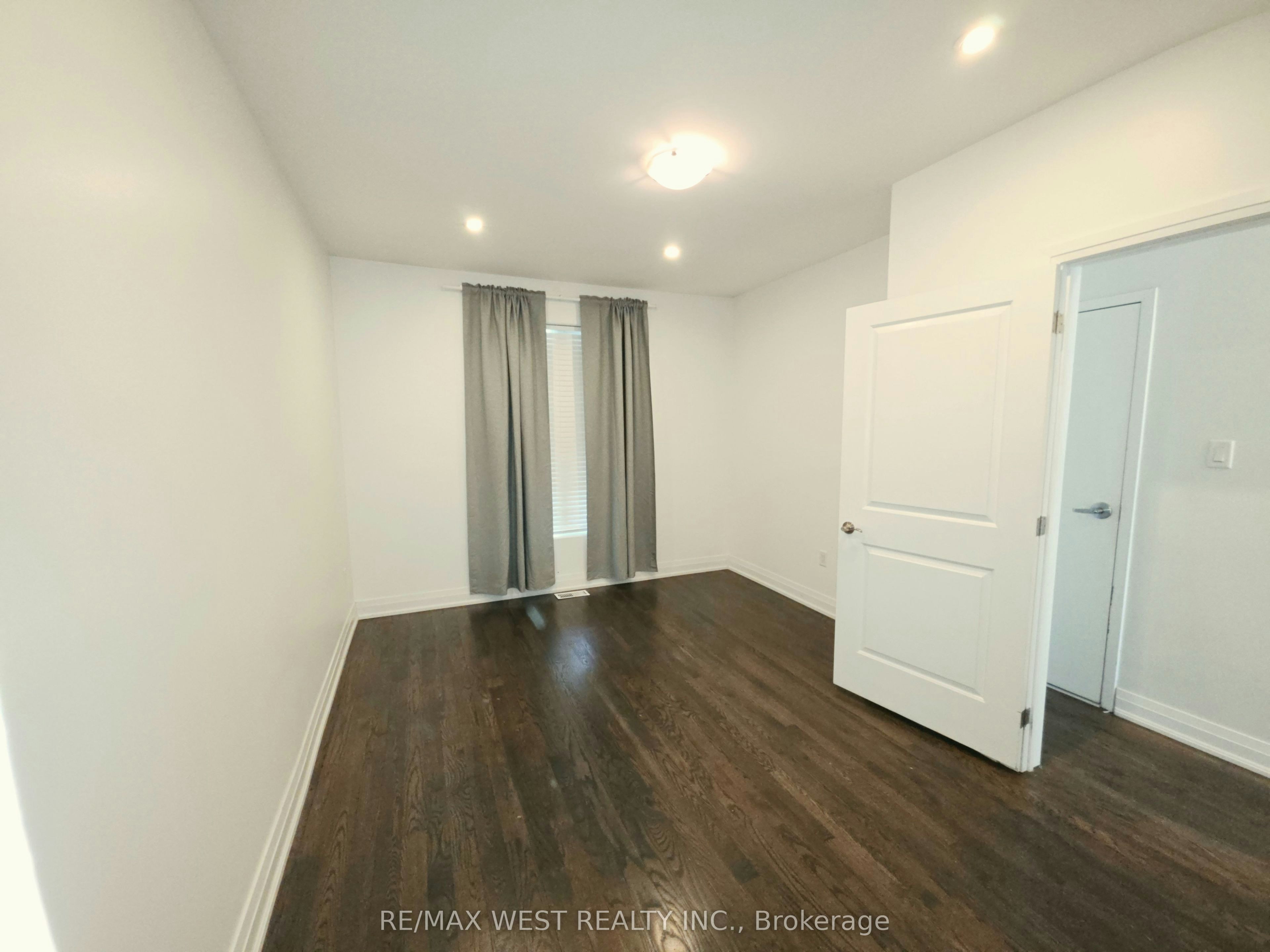 1-64 Galt Avenue, Toronto, ON, M4M 2Z1 - 13