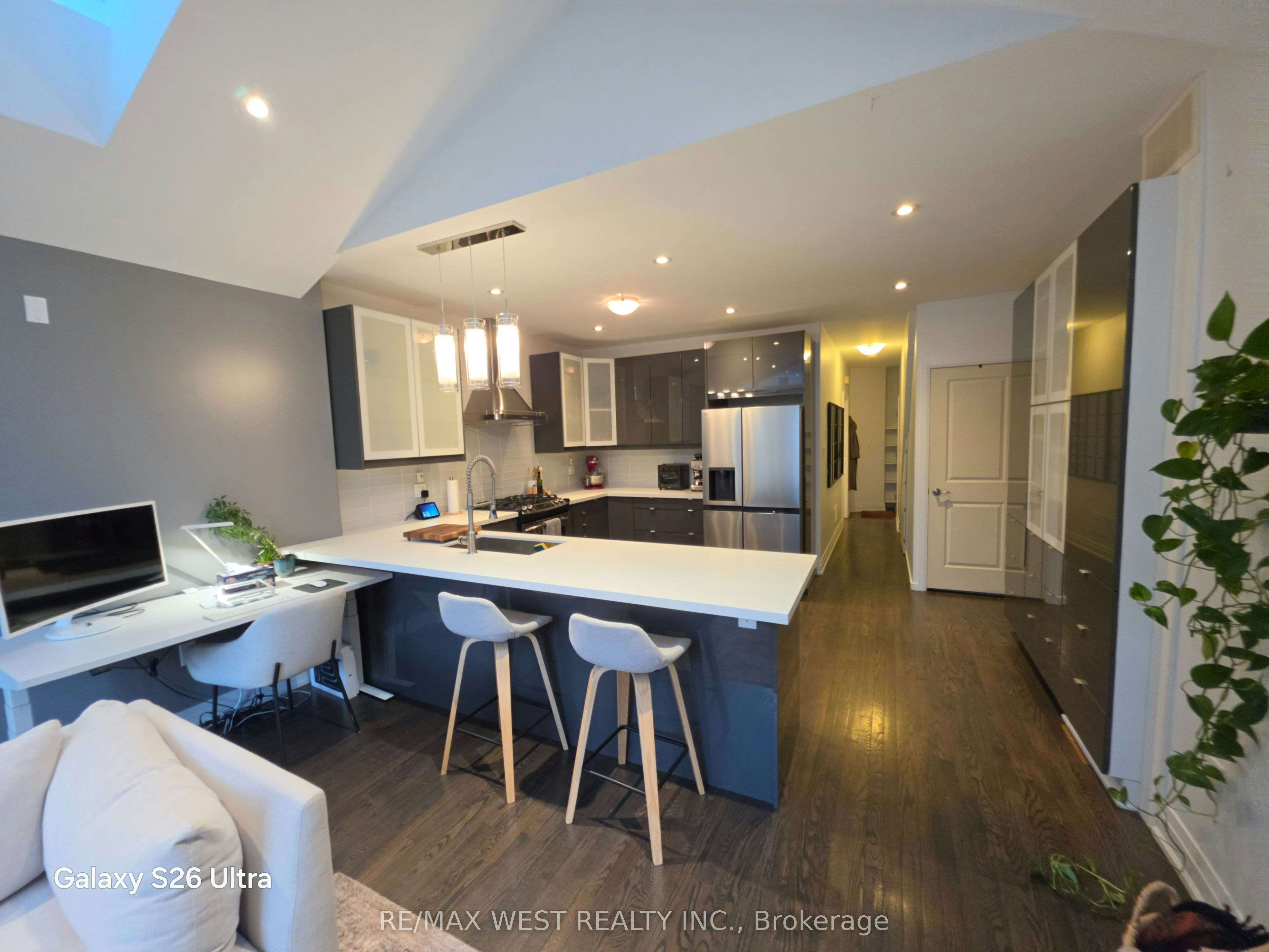 1-64 Galt Avenue, Toronto, ON, M4M 2Z1 - 9