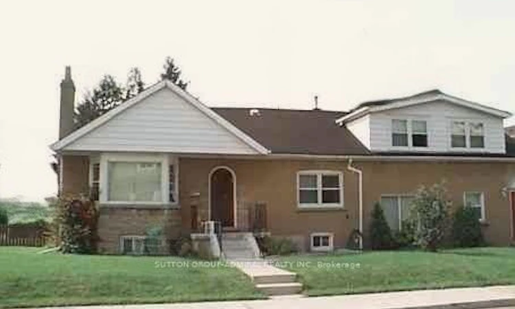 82 Meighen Avenue