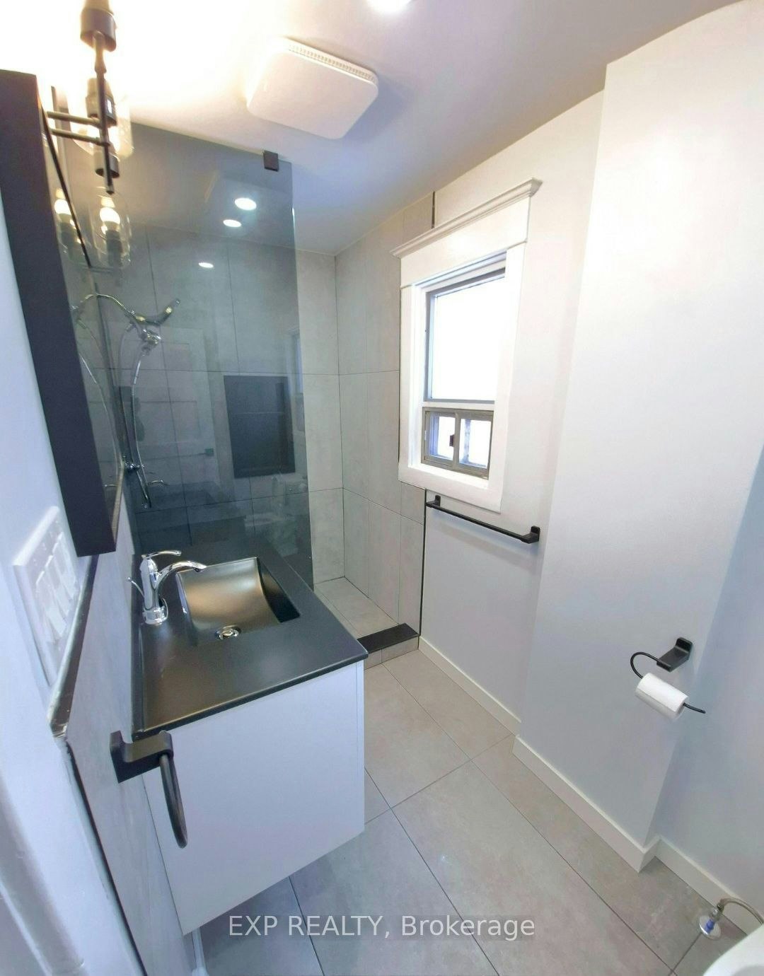 upper-137 Glenmore Road, Toronto, ON, M4L 3M2 - 3