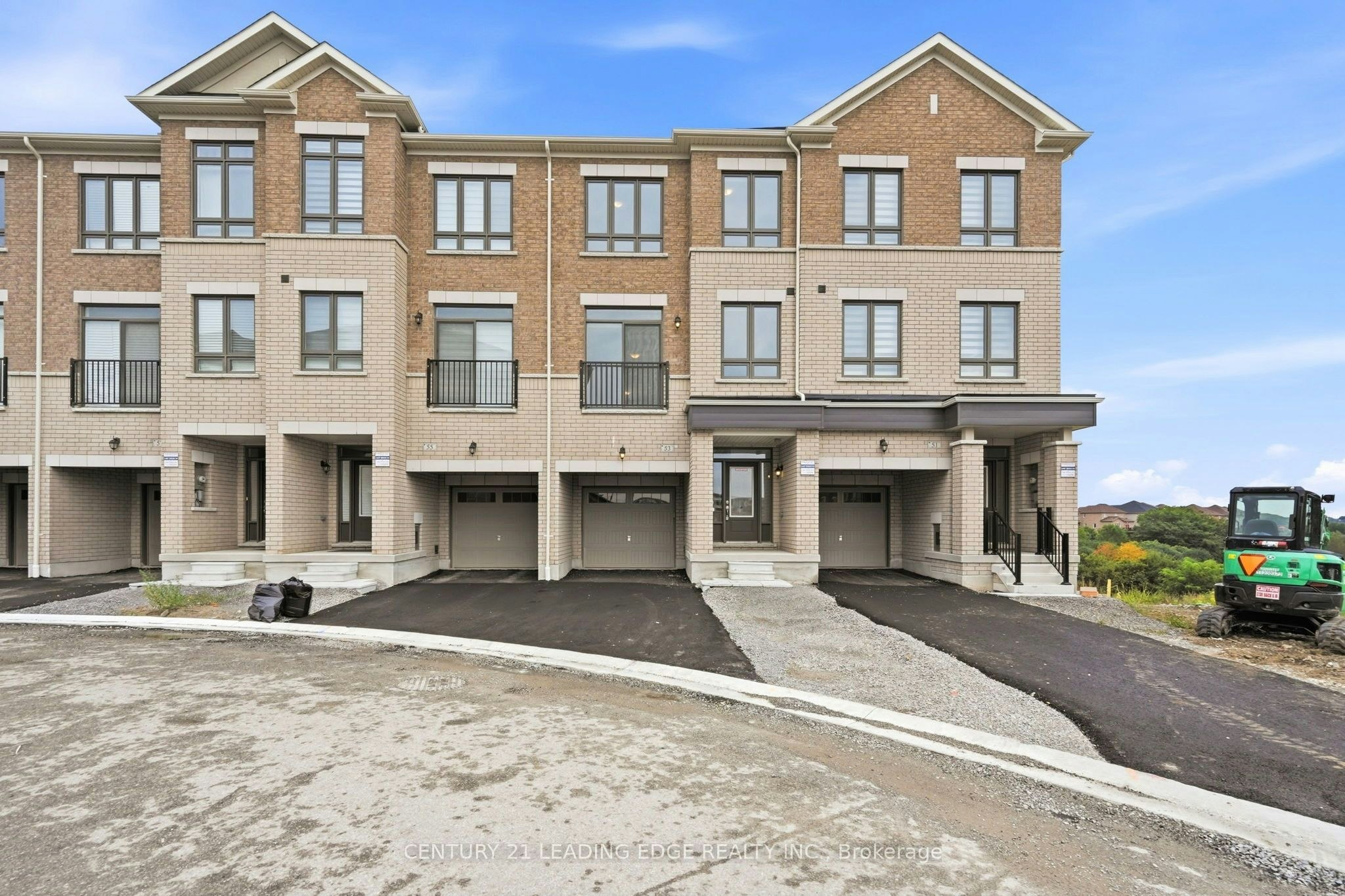 53 Upper Paradise Way, Whitby, ON, L1P 0S2