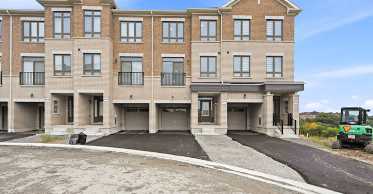 53 Upper Paradise Way, Whitby, ON, L1P 0S2