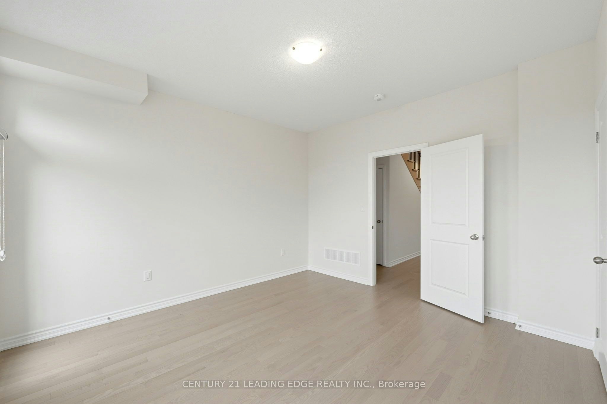 53 Upper Paradise Way, Whitby, ON, L1P 0S2 - 5