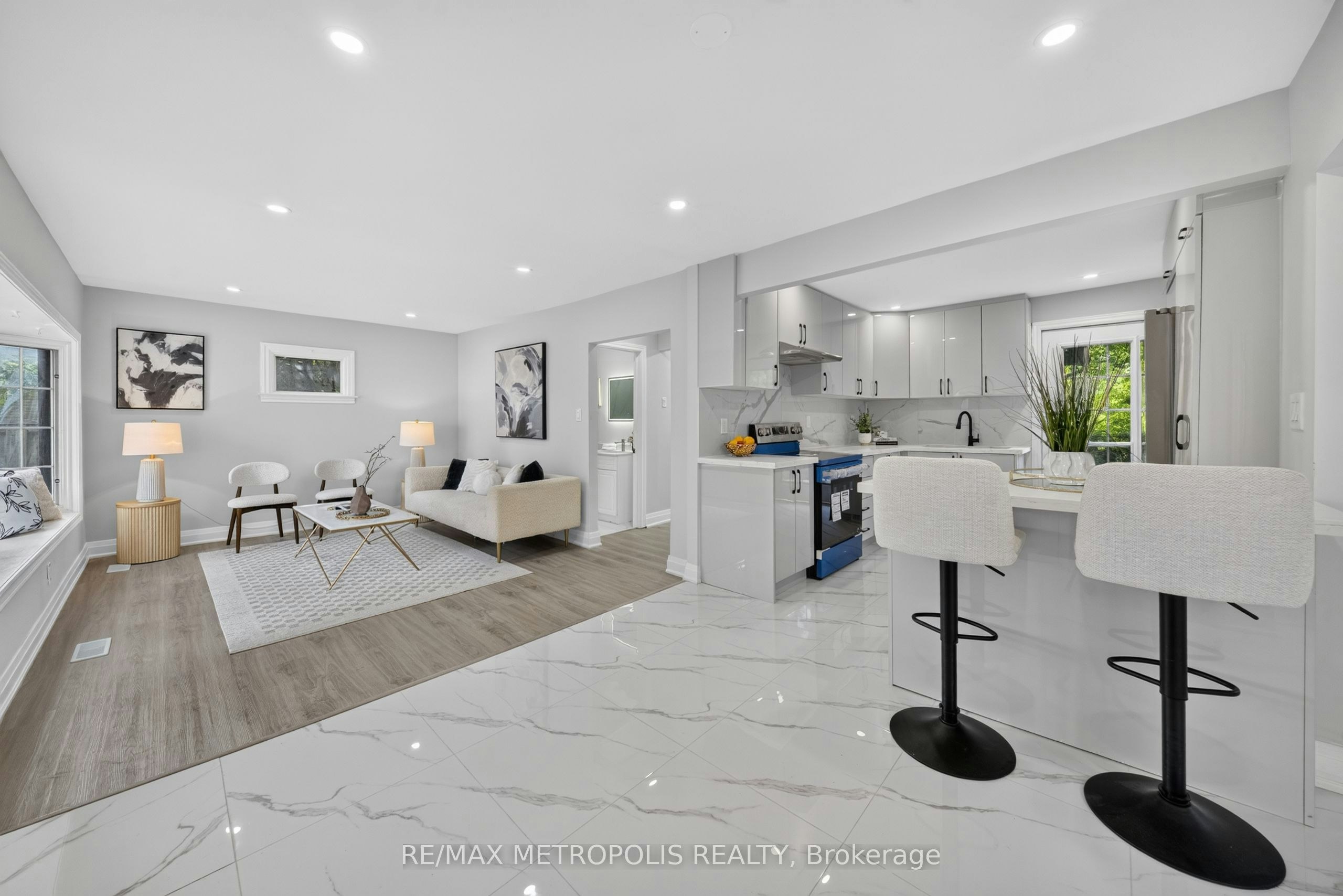 208 Palmerston Avenue, Whitby, ON, L1N 3E7