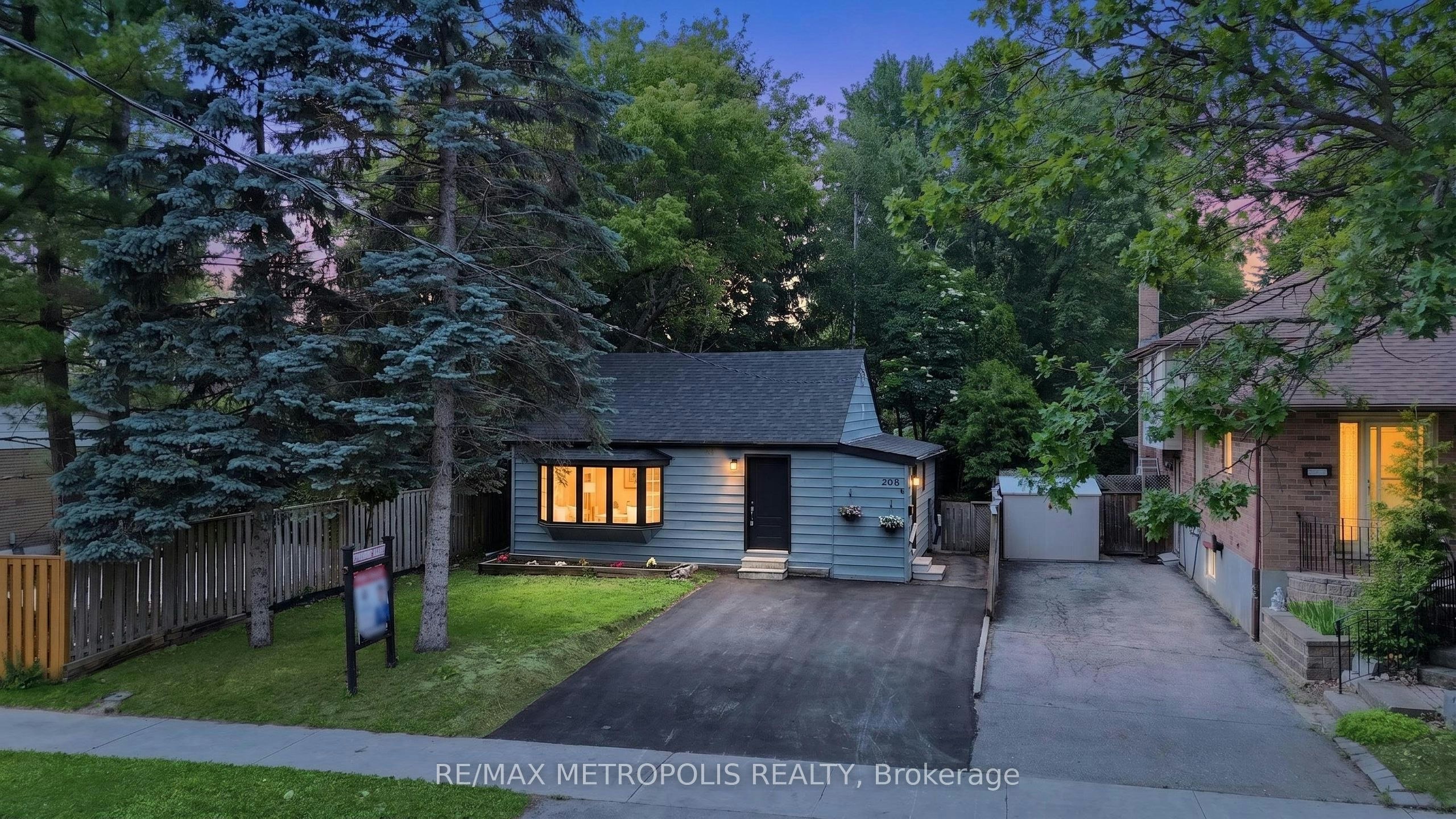 208 Palmerston Avenue, Whitby, ON, L1N 3E7