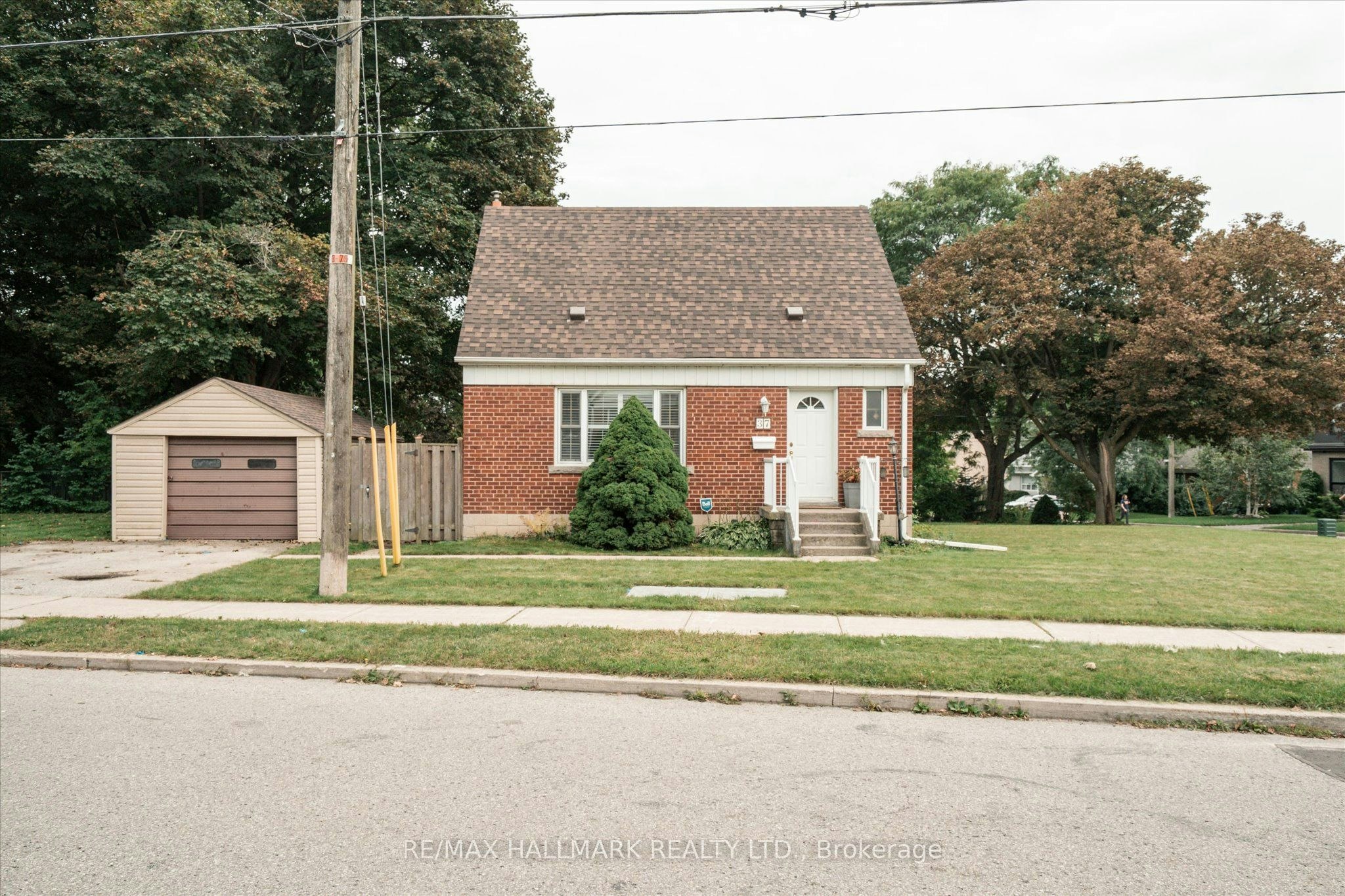 37 Holswade Road, Toronto, ON, M1L 2G5