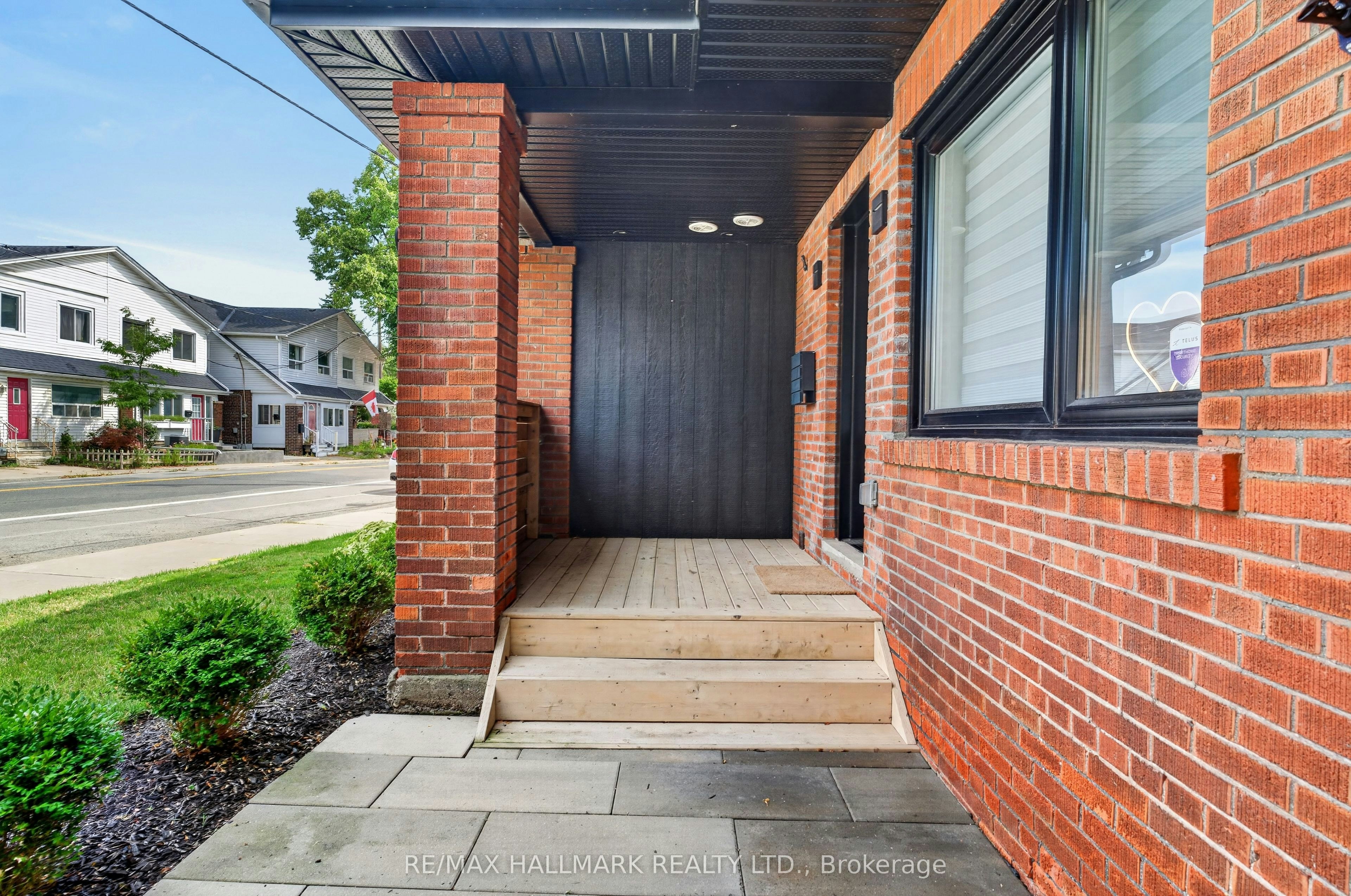 1709 Dundas Street E, Toronto, ON, M4L 1L7