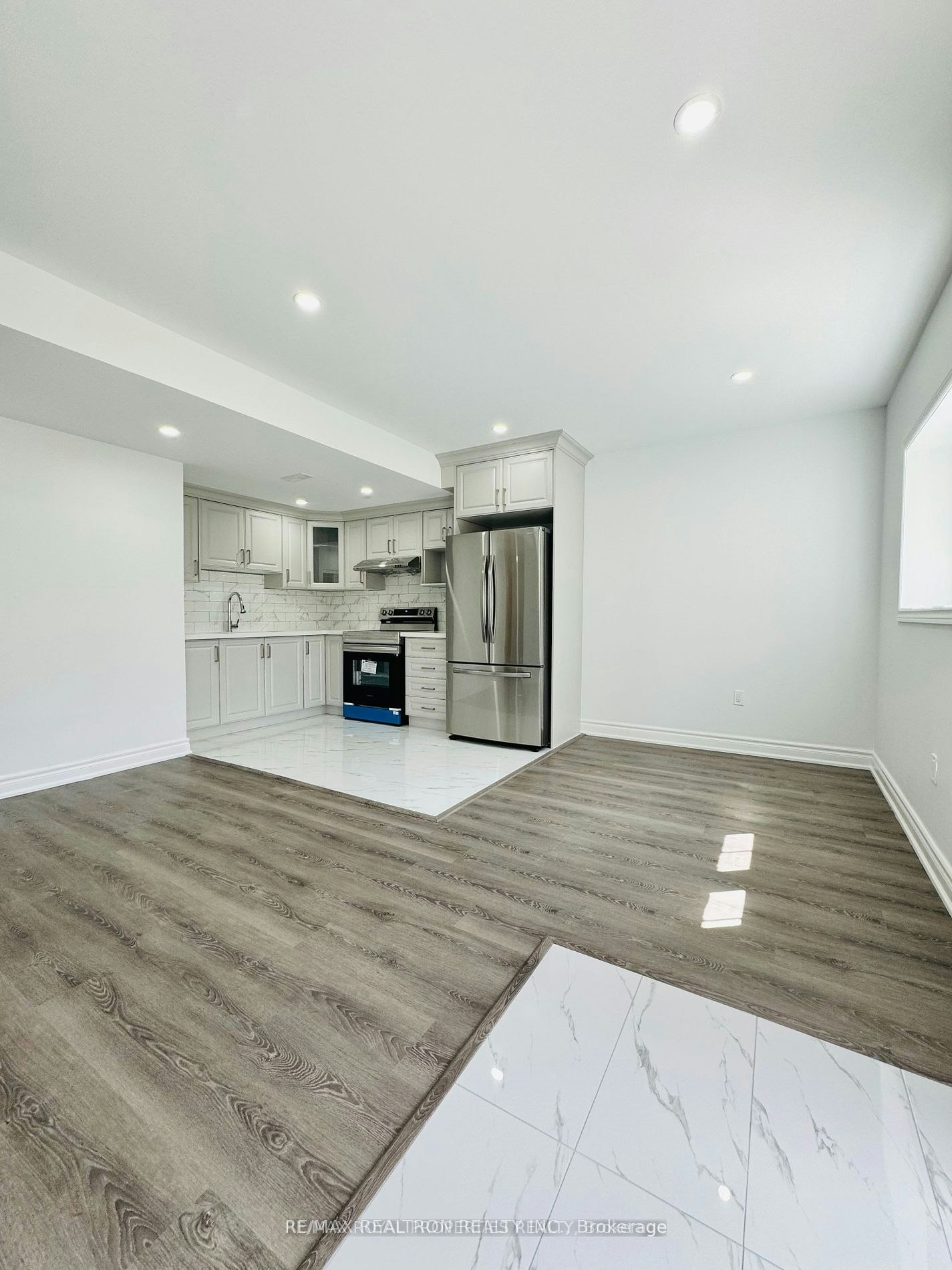 105 Auckland Drive, Whitby, ON, L1P 0J4 - 2