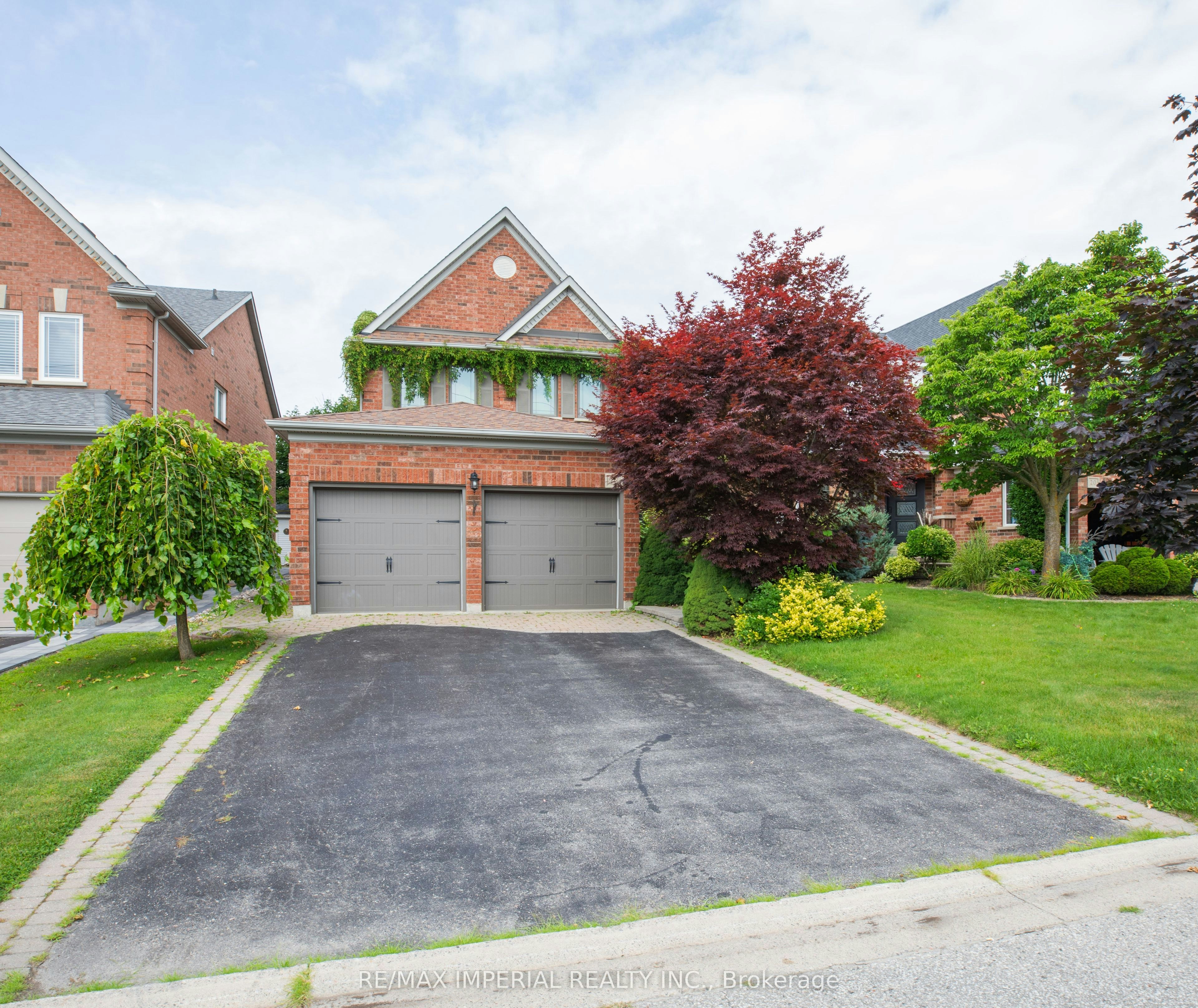 18 Windbreak Crescent, Whitby, ON, L1P 1P8