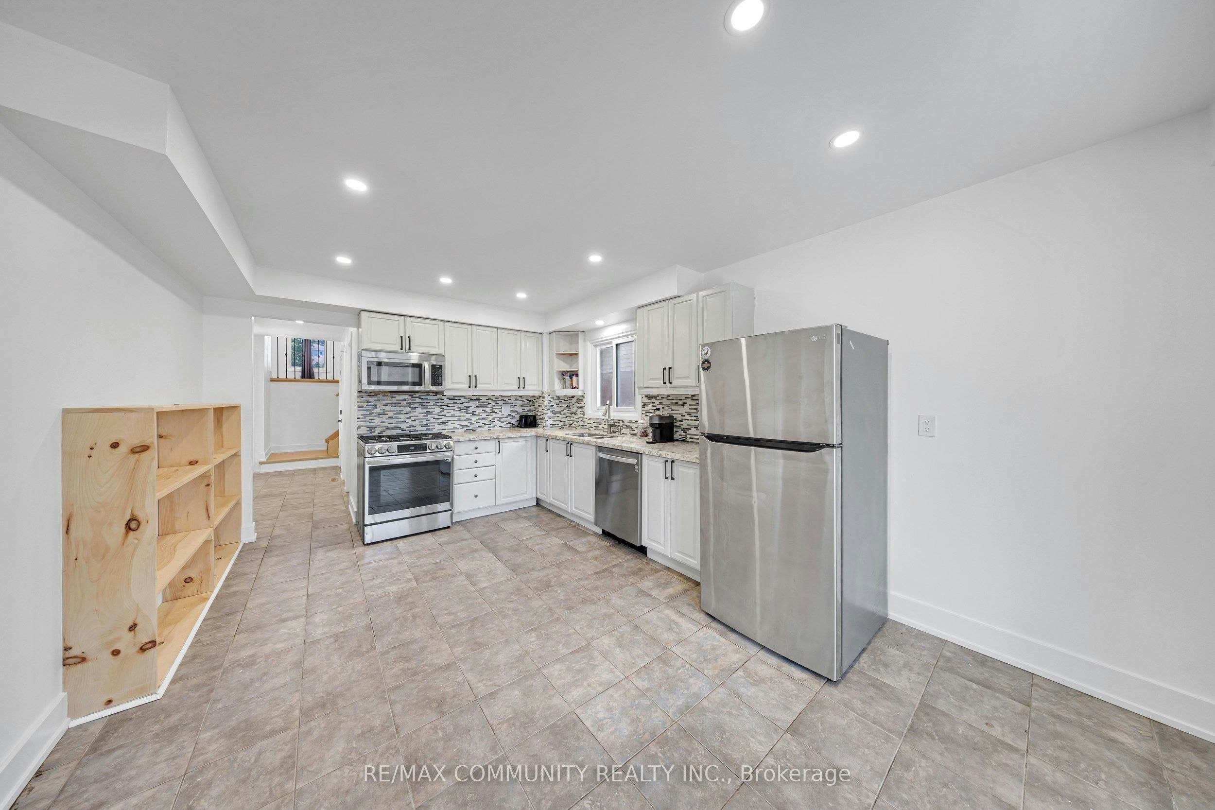 Main-1640 Tawnberry Street, Pickering, ON, L1X 2C2 - 10