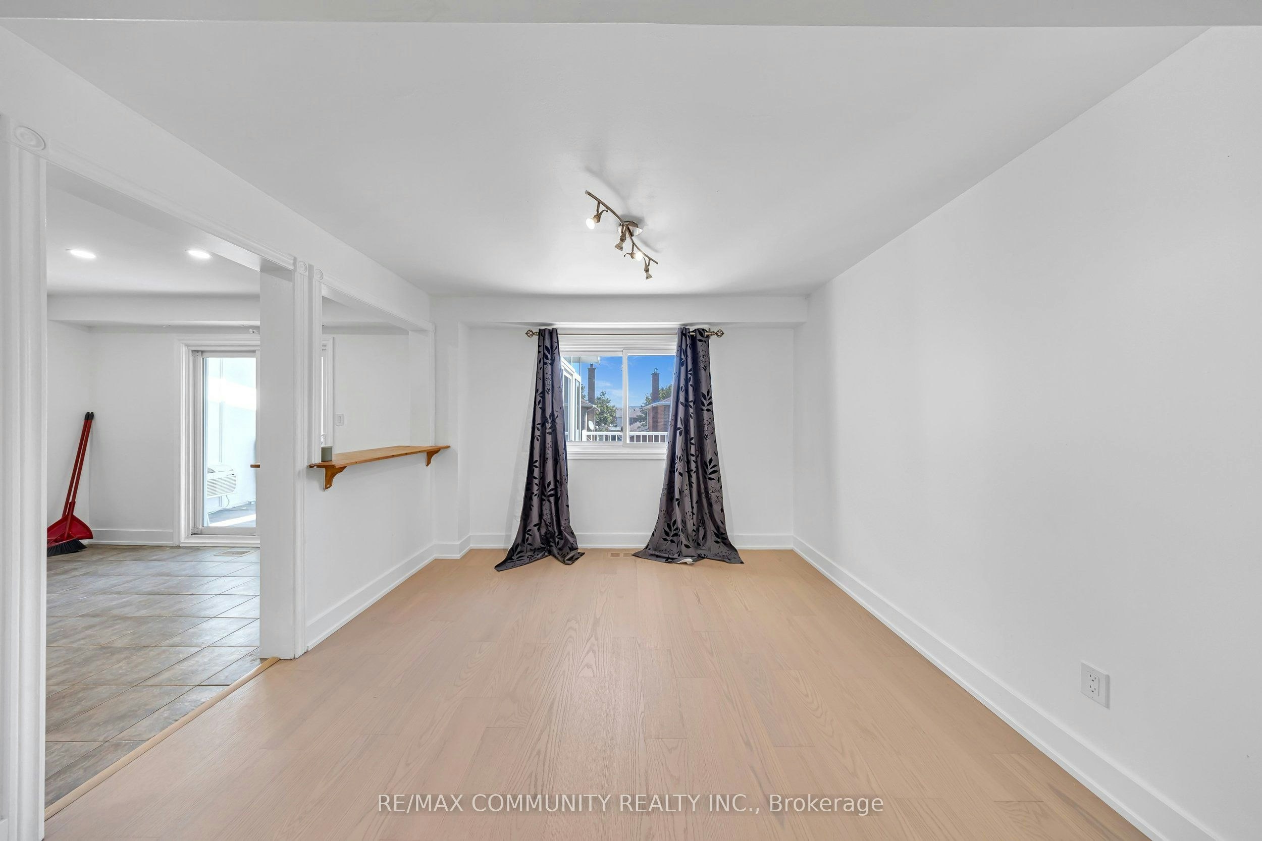Main-1640 Tawnberry Street, Pickering, ON, L1X 2C2 - 6