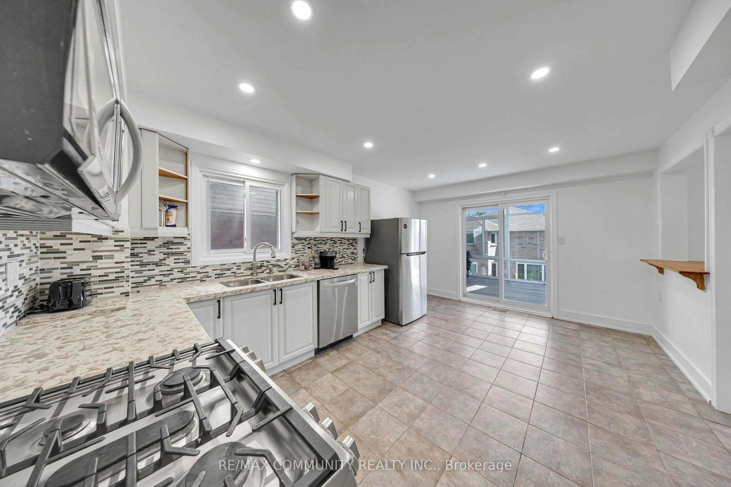 Main-1640 Tawnberry Street, Pickering, ON, L1X 2C2 - 12
