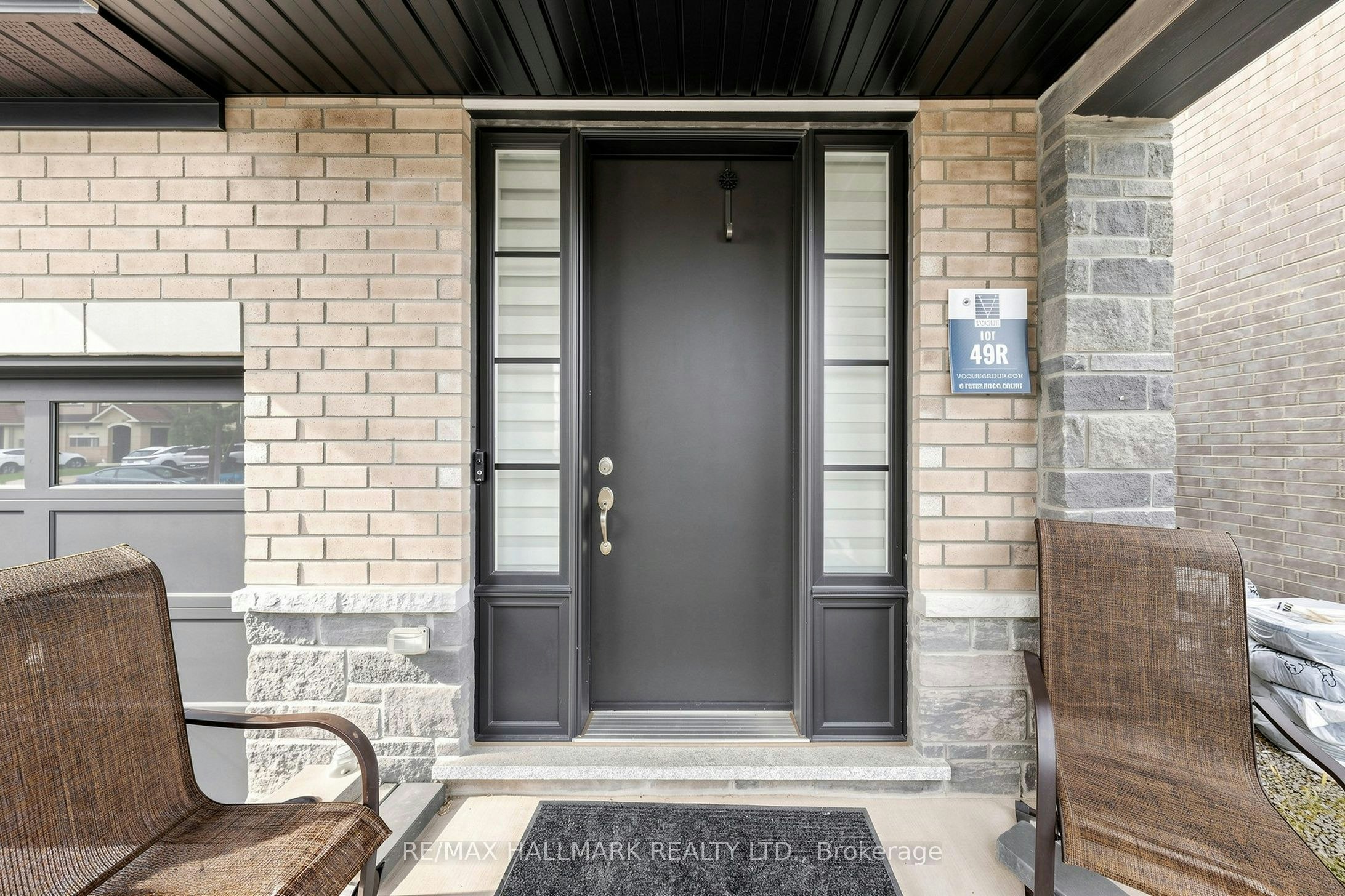 6 Peter Hogg Court, Whitby, ON, L1P 0N1
