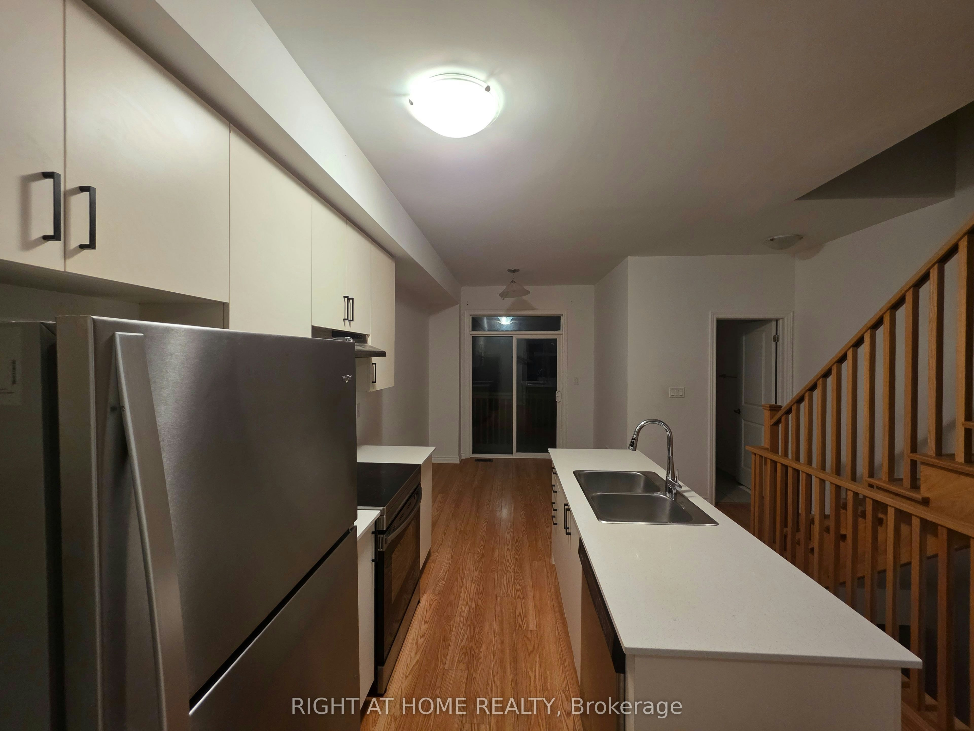 765 Eddystone Path, Oshawa, ON, L1H 0A7 - 8