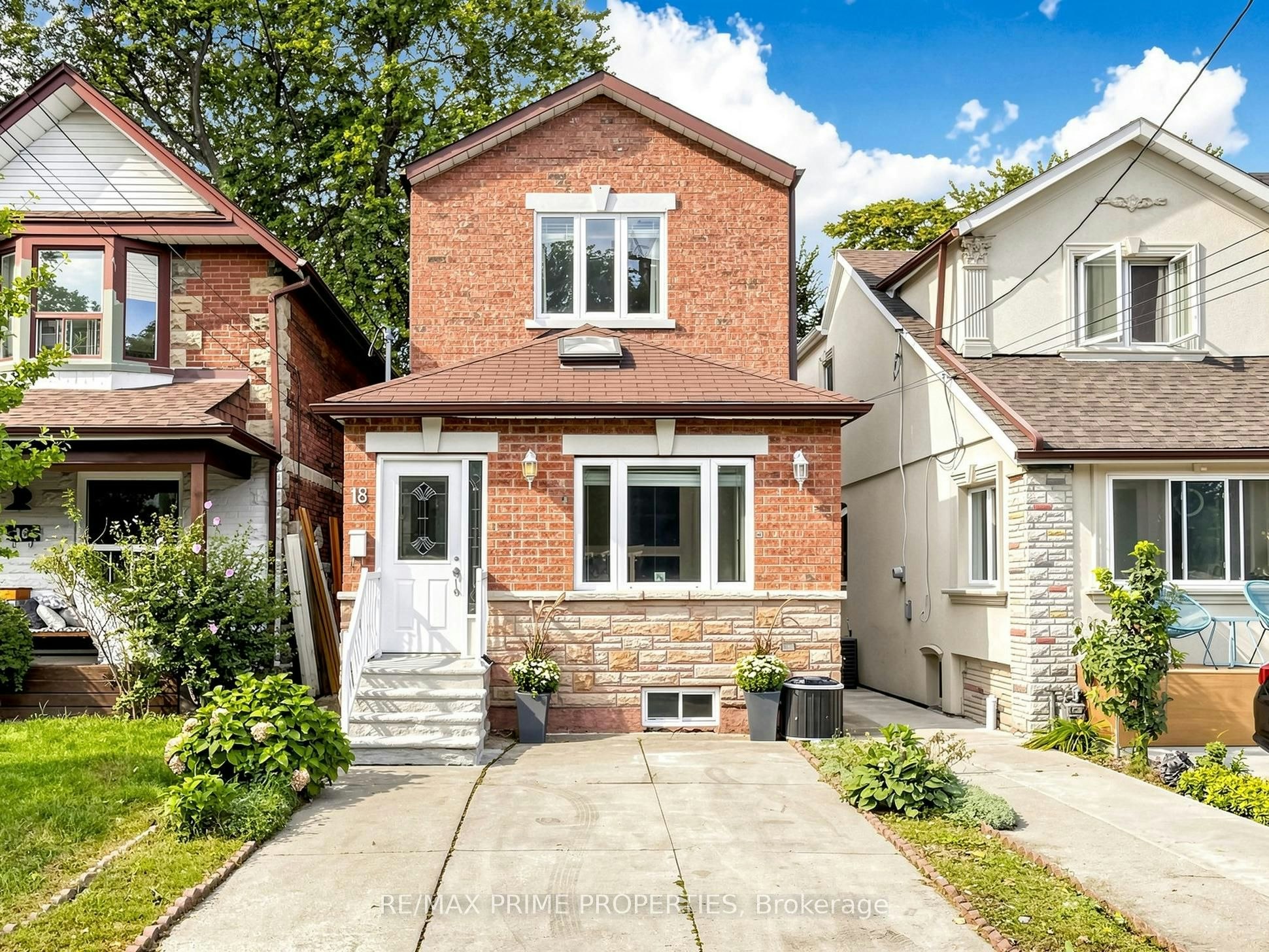 18 Dentonia Park Avenue S, Toronto, ON, M4C 1W7