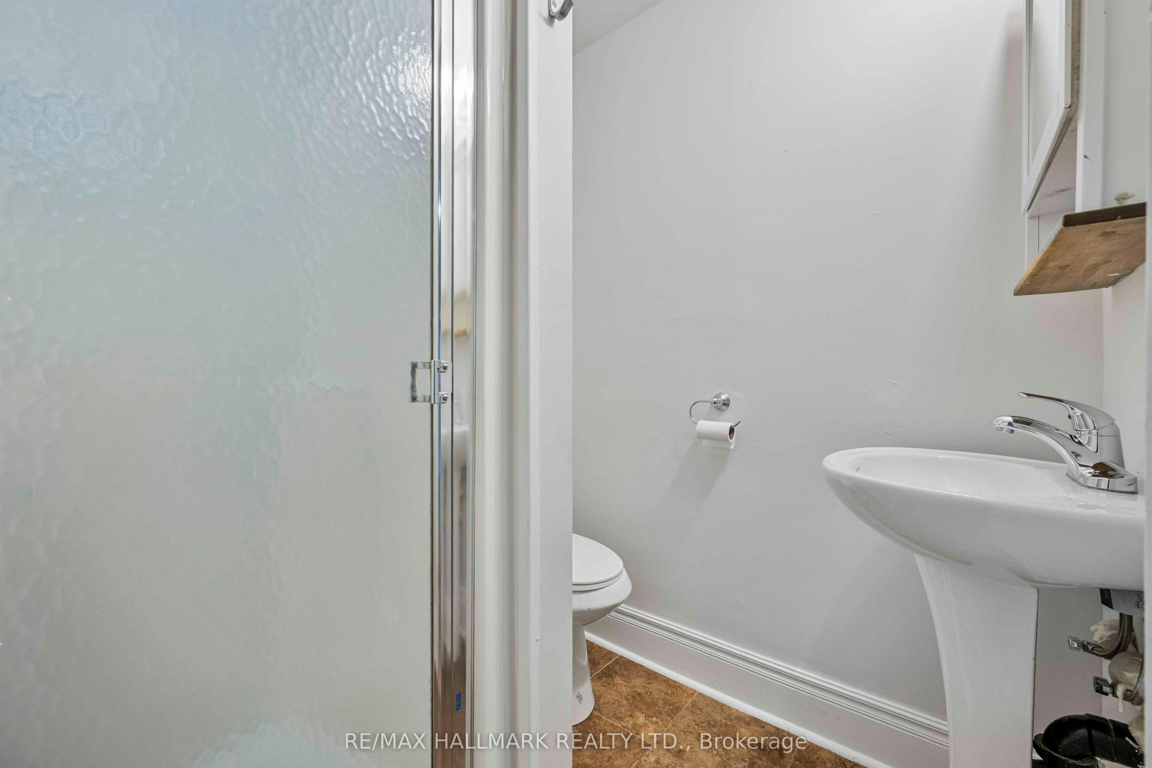 Main Floor-806 Logan Avenue, Toronto, ON, M4K 3E1 - 24