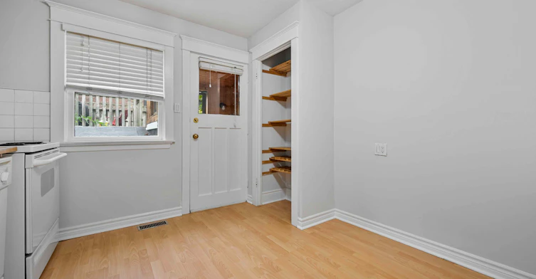 Main Floor-806 Logan Avenue, Toronto, ON, M4K 3E1 - 21
