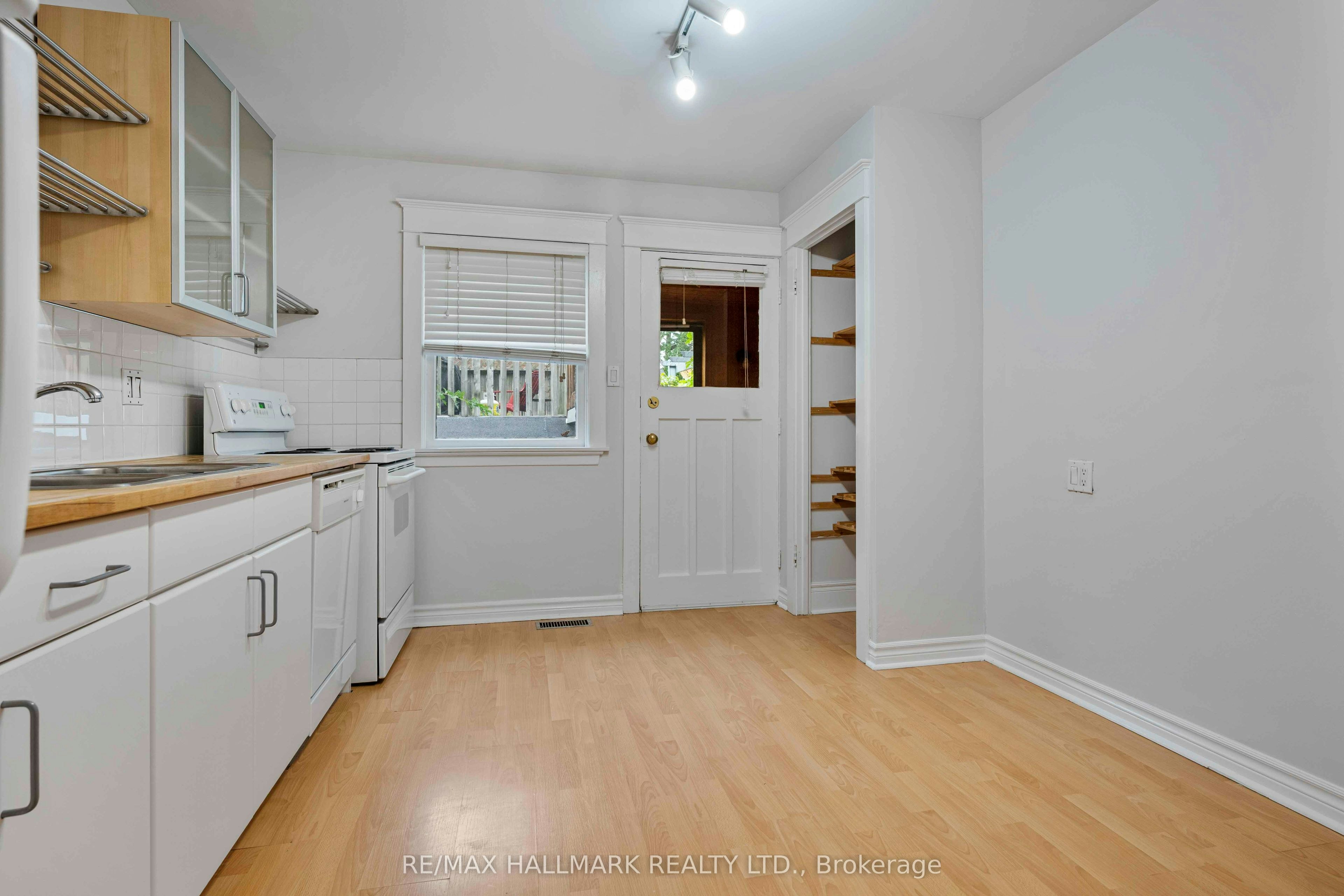 Main Floor-806 Logan Avenue, Toronto, ON, M4K 3E1 - 18