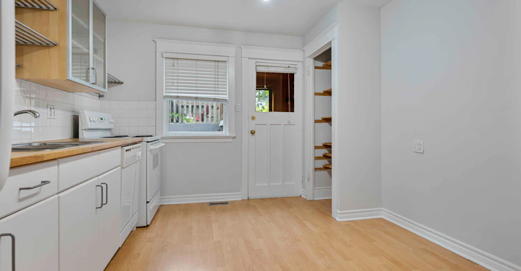 Main Floor-806 Logan Avenue, Toronto, ON, M4K 3E1 - 18