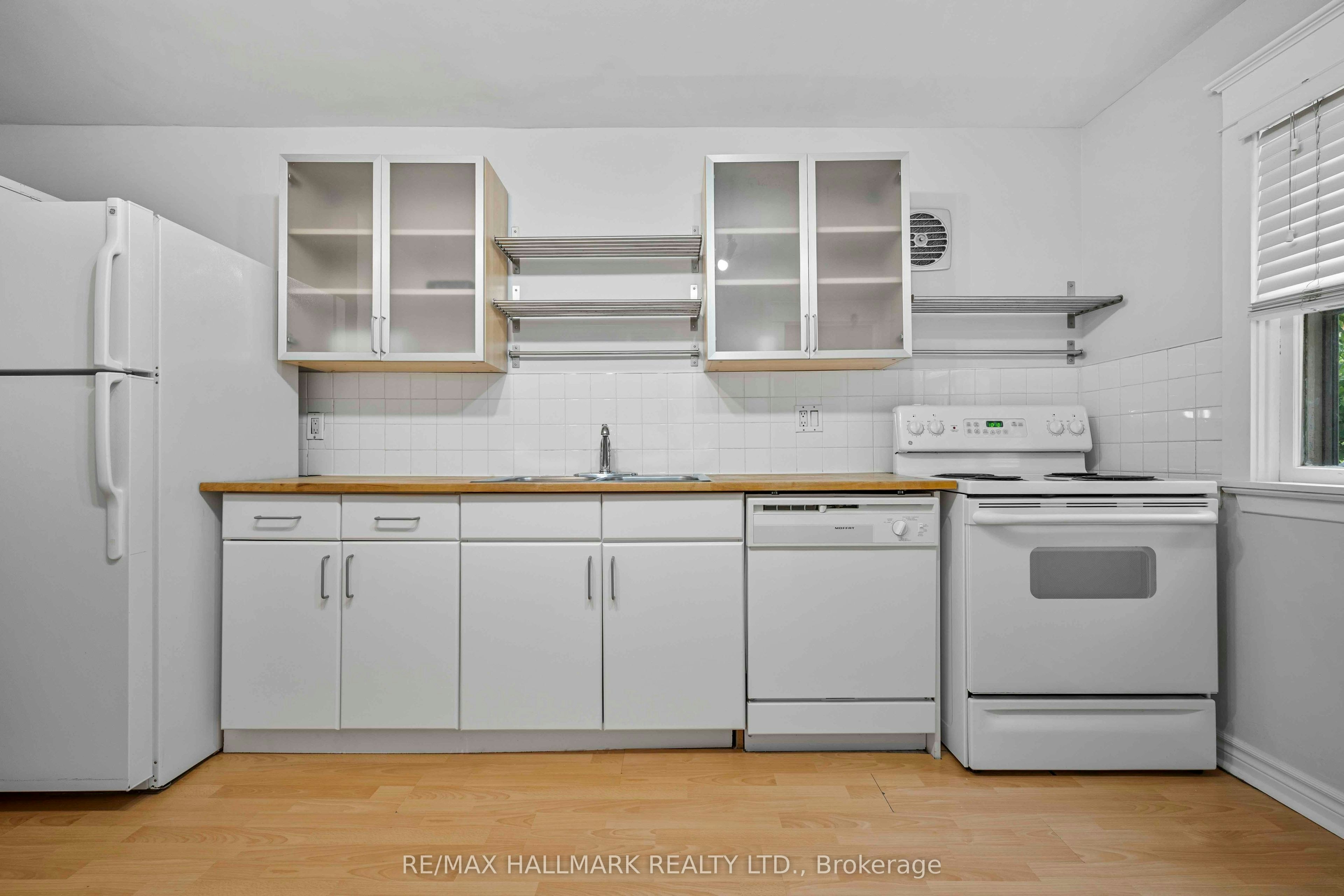 Main Floor-806 Logan Avenue, Toronto, ON, M4K 3E1 - 19