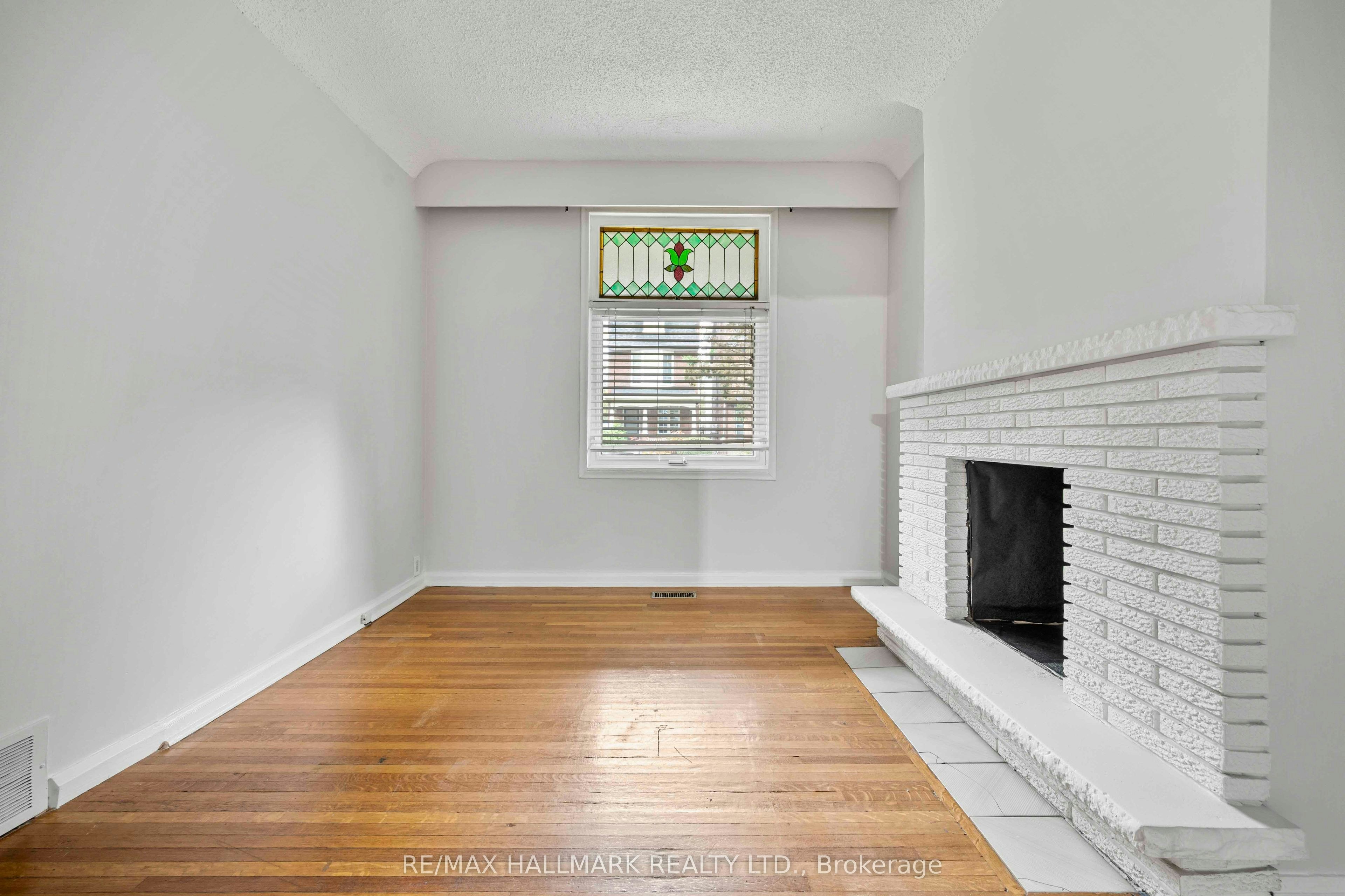 Main Floor-806 Logan Avenue, Toronto, ON, M4K 3E1 - 9